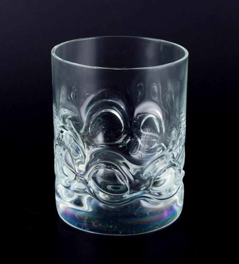 Holmegaard, dos vasos de whisky en vidrio artístico transparente.
Vidrio pesado de alta calidad.
De los años setenta.
En perfecto estado.
Dimensiones: A 10,0 cm x P 7,5 cm.