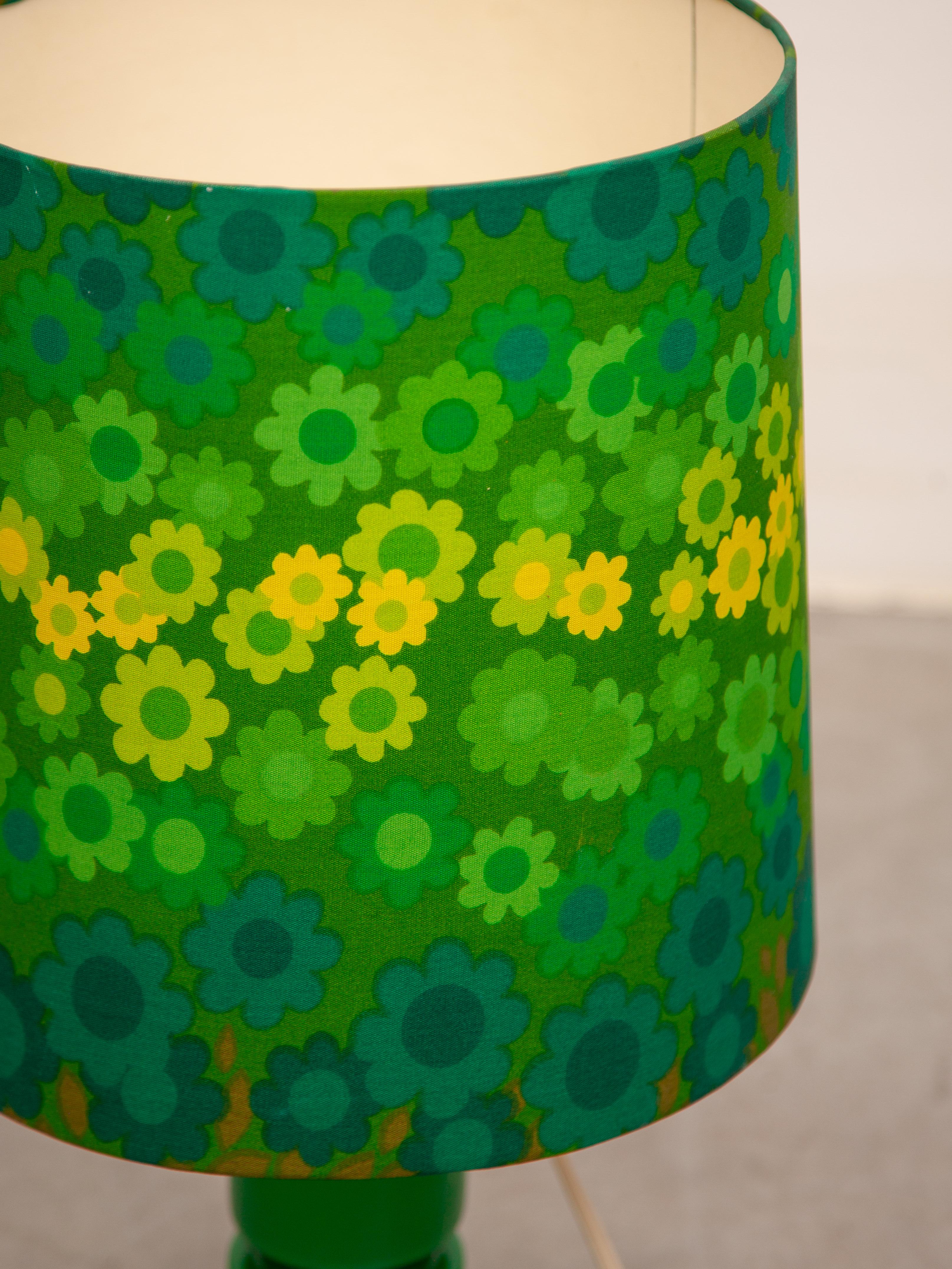 Lámpara de mesa Holmegard de vidrio opalino verde con pantalla de flores de lino Pop-Art en Bueno estado para la venta en Antwerp, BE