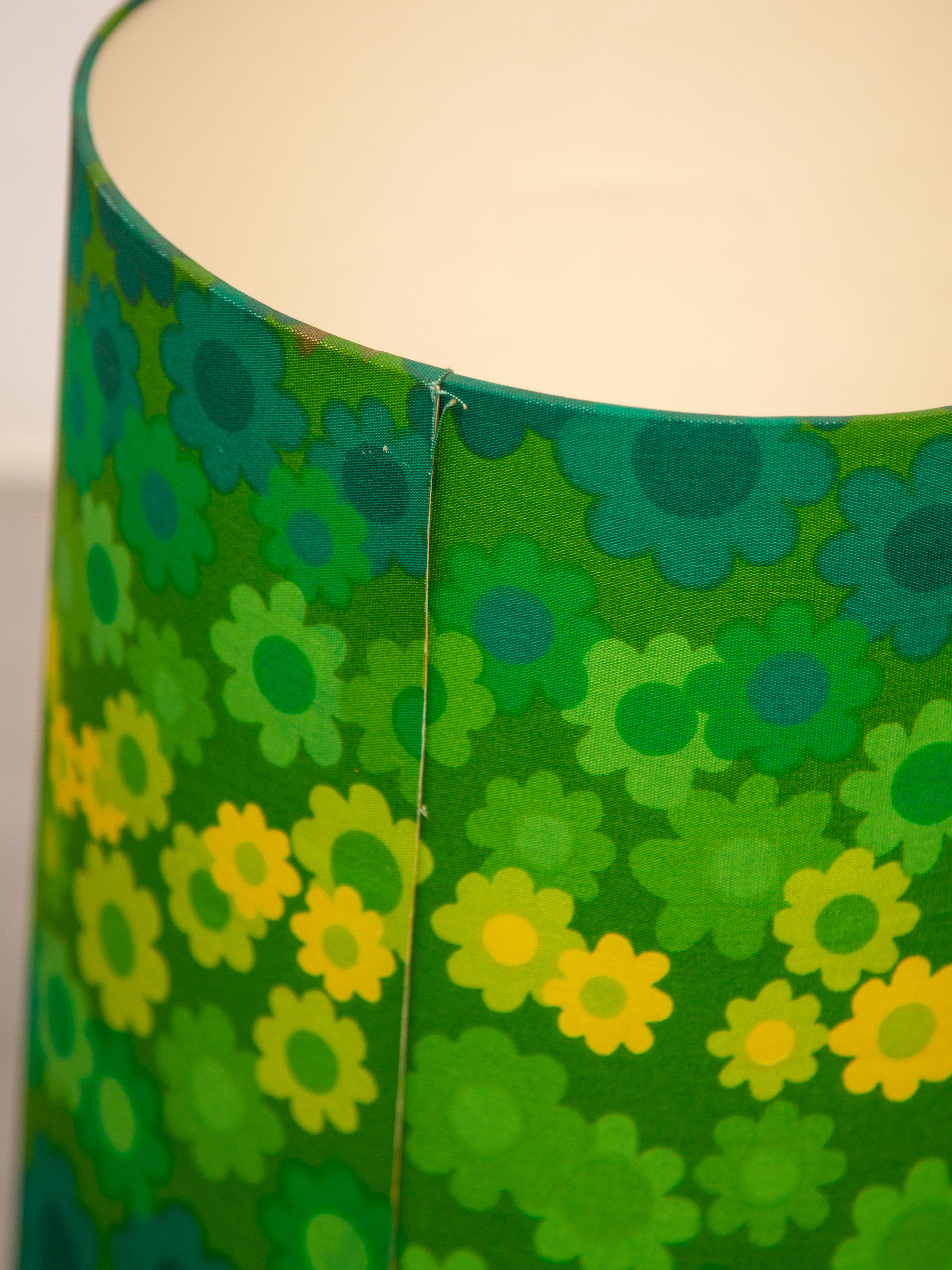 Lámpara de mesa Holmegard de vidrio opalino verde con pantalla de flores de lino Pop-Art Lino en venta