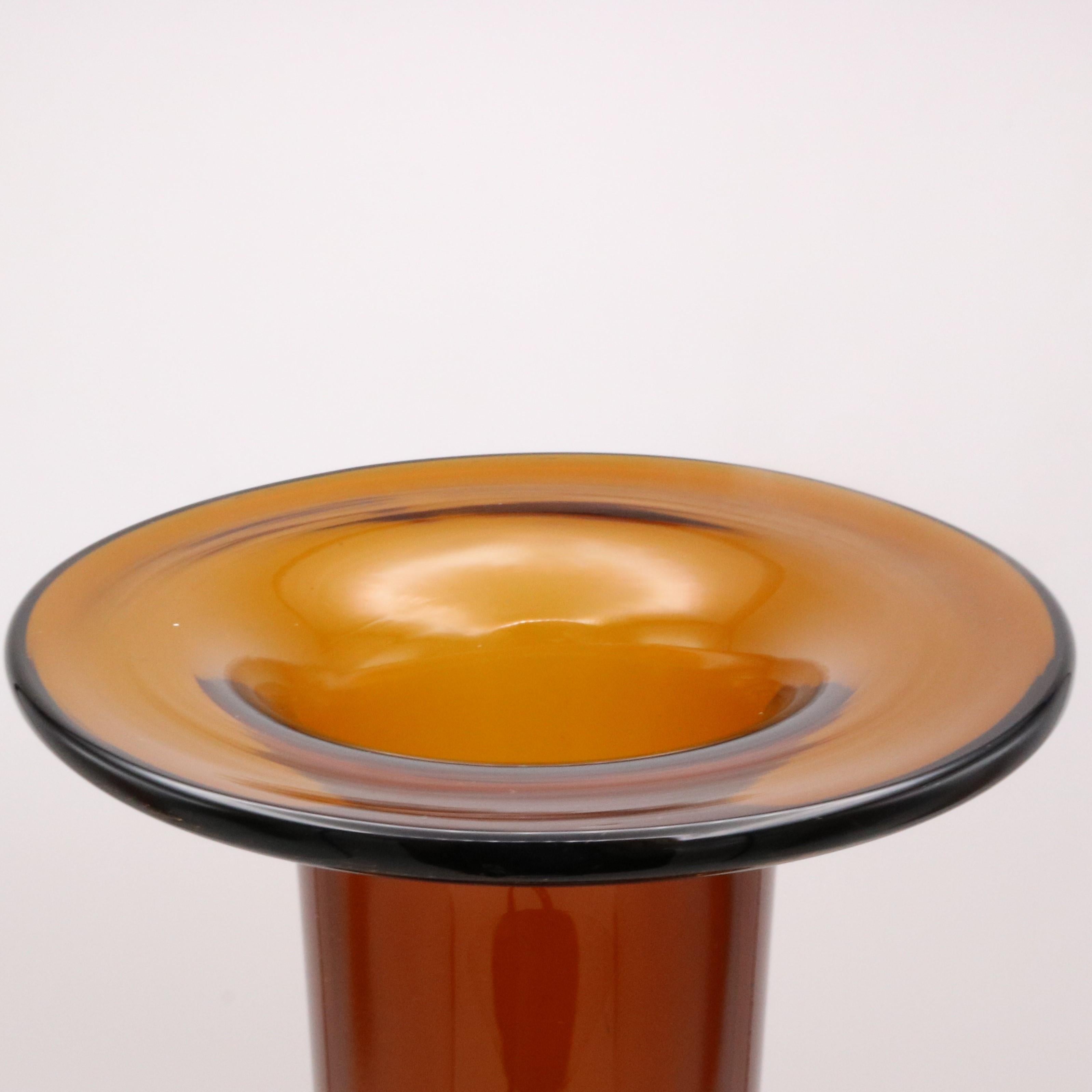 Suédois Vase en verre Gulvasa d'Otto Bauer pour Holmgaard, Suède, circa 1950 en vente