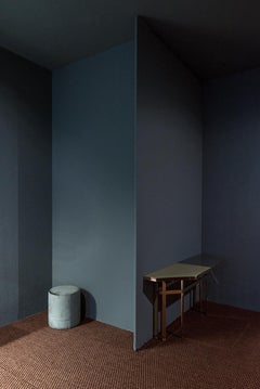 Siglo XXI Filippo Feroldi Mesa consola de latón Tapa de cristal Varios colores