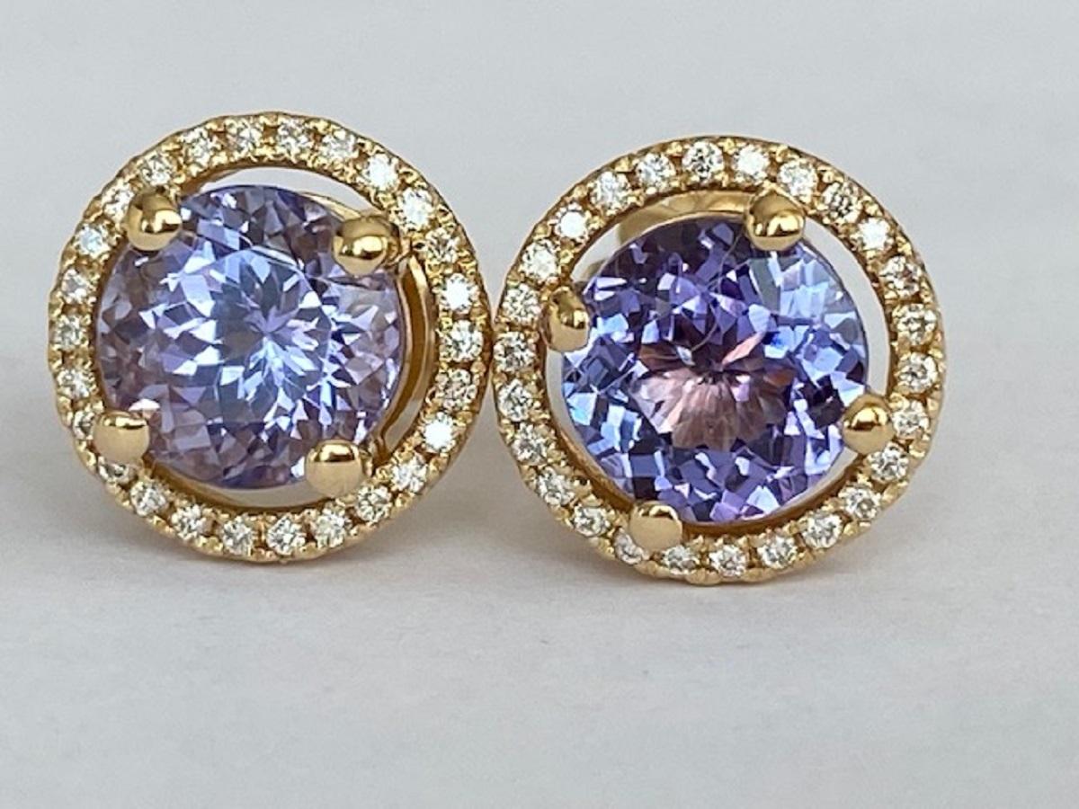 HALO ear studs 18 KT in yellow gold, with two pieces of tanzanite and diamonds In New Condition For Sale In AMSTERDAM, NL