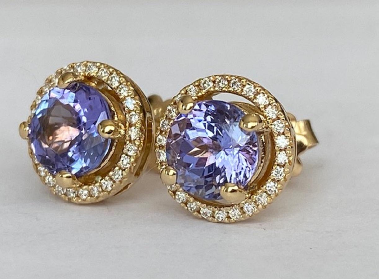 Women's HALO ear studs 18 KT in yellow gold, with two pieces of tanzanite and diamonds For Sale