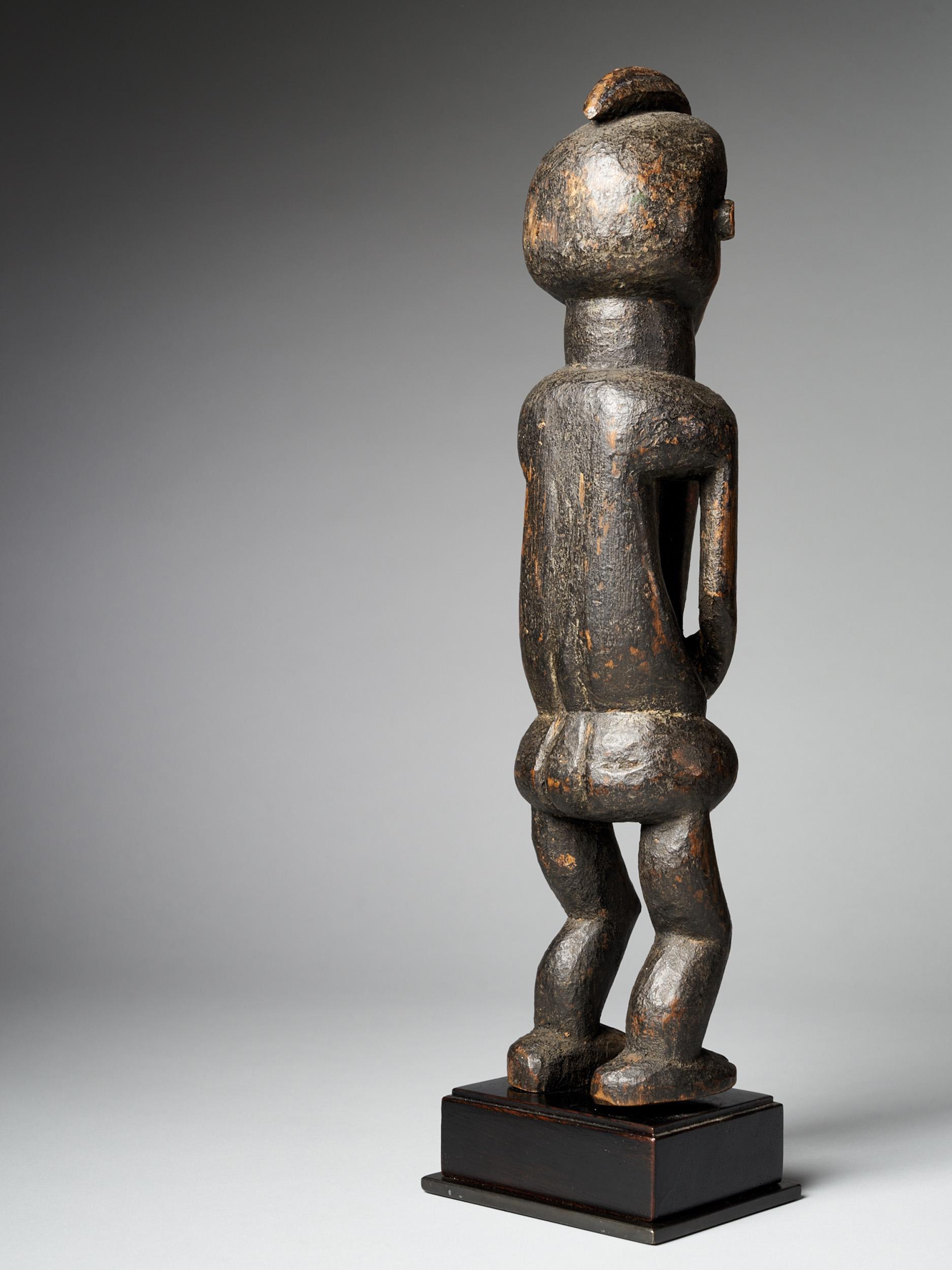 Hand-Carved Holo People, DRC, Female Holo Statue 'Mvunzi' with Traces of Polychrome