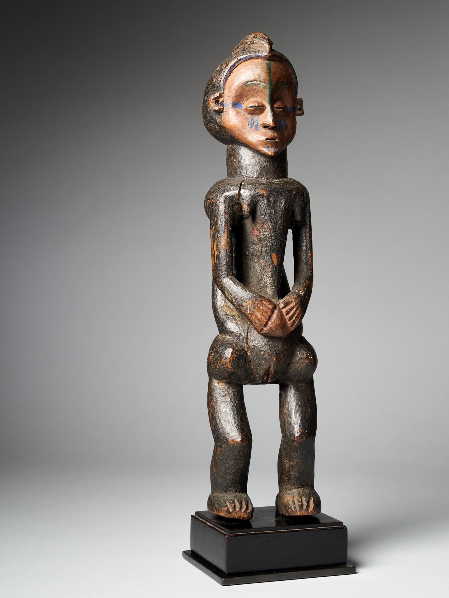 20th Century Holo People, DRC, Female Holo Statue 'Mvunzi' with Traces of Polychrome