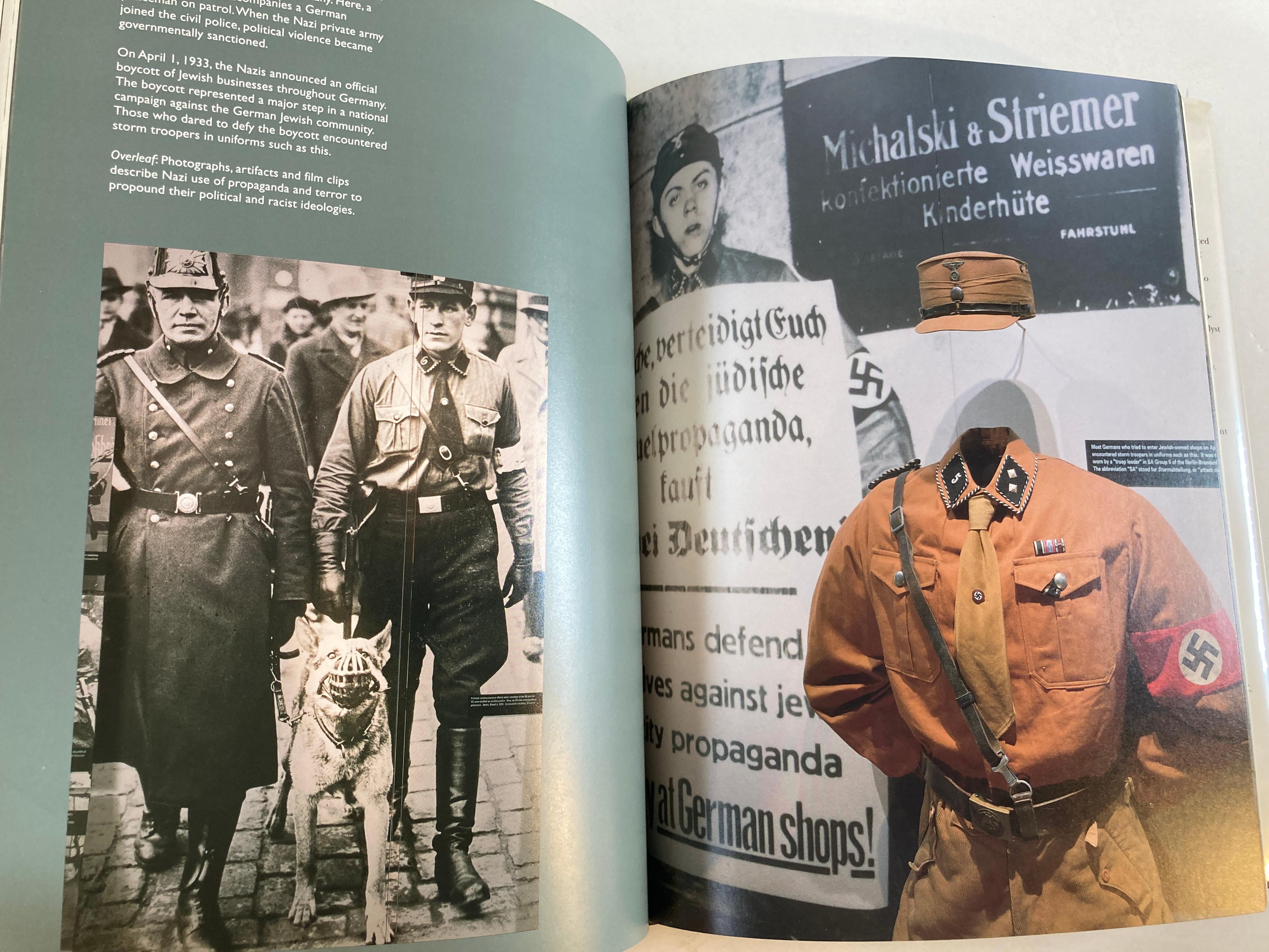 Holocaust Museum in Washington Hardcover 1995 by Jeshajahu Weinb Rina Elieli For Sale 4