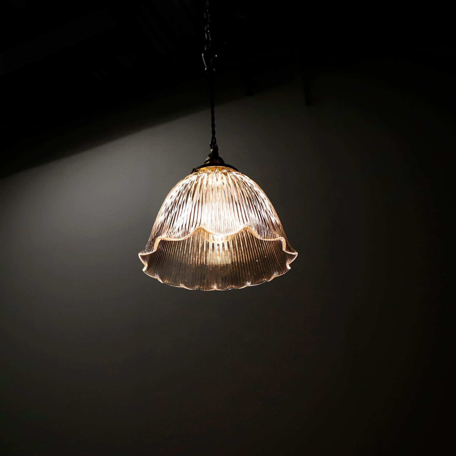 Holophane Clear Glass Vintage Industrial Pendant Light 13 mediados del siglo XX en venta