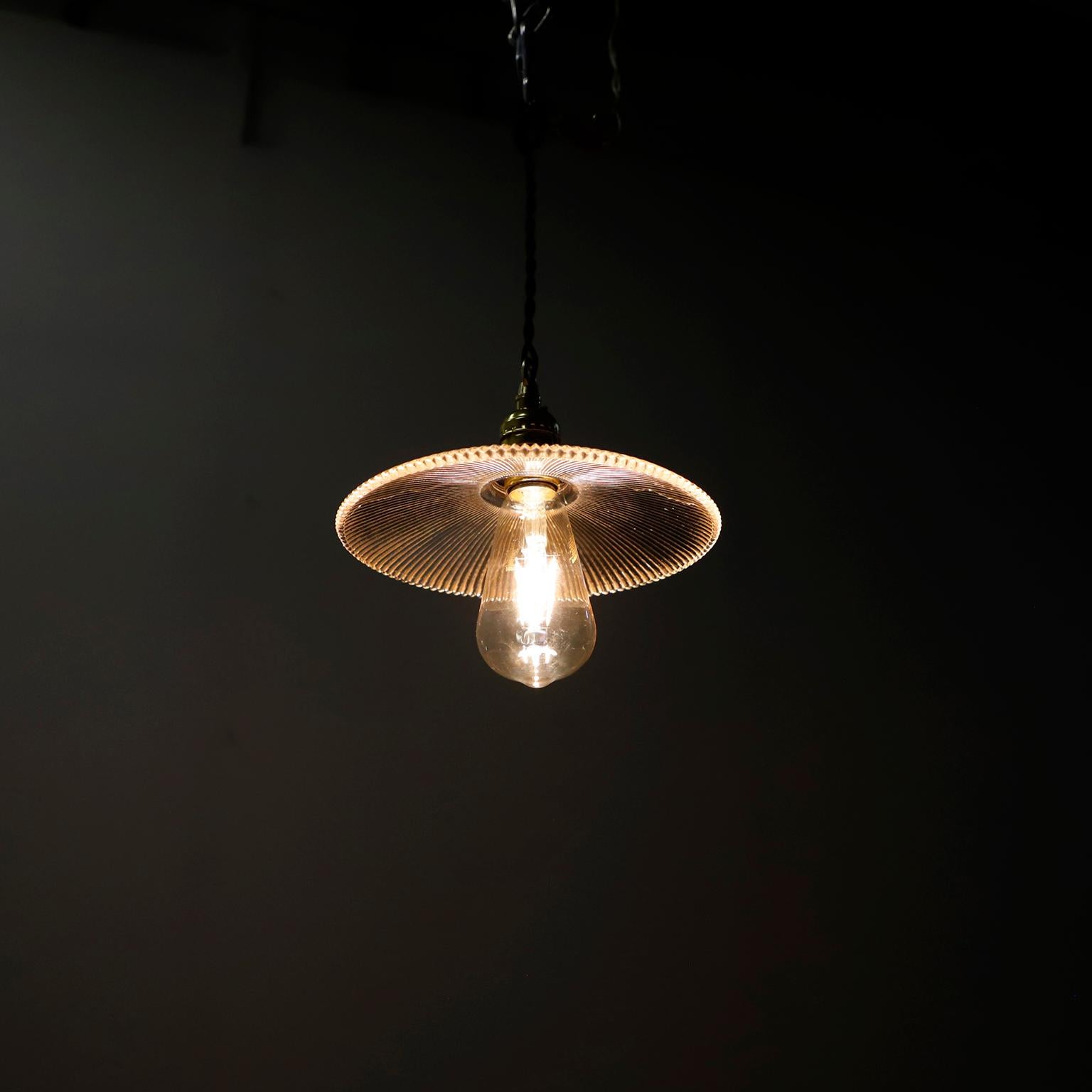 Holophane Clear Glass Vintage Industrial Pendant Light 2 In Good Condition For Sale In Mexico City, CDMX