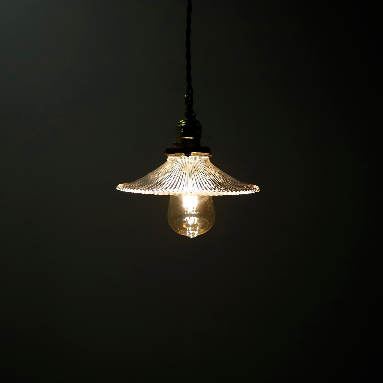 Holophane Clear Glass Vintage Industrial Pendant Light 6 In Good Condition For Sale In Mexico City, CDMX