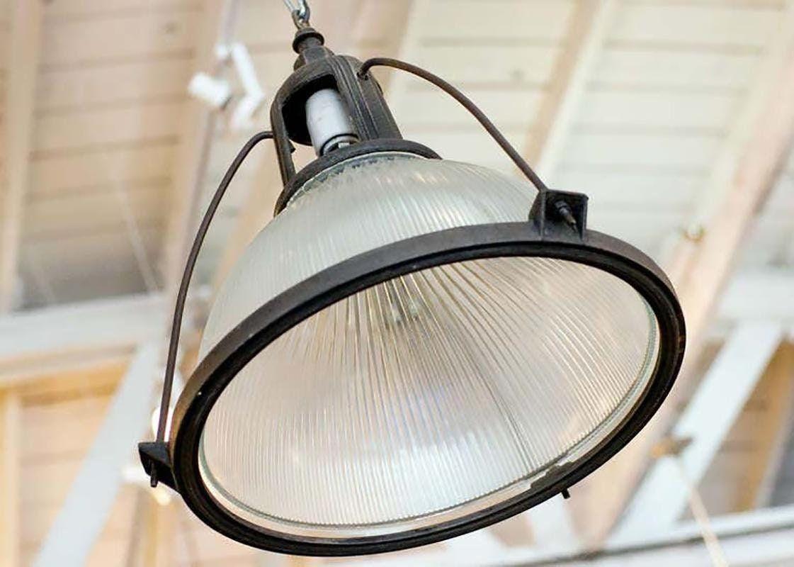 Industriel Lampe à suspension industrielle Holophane en vente