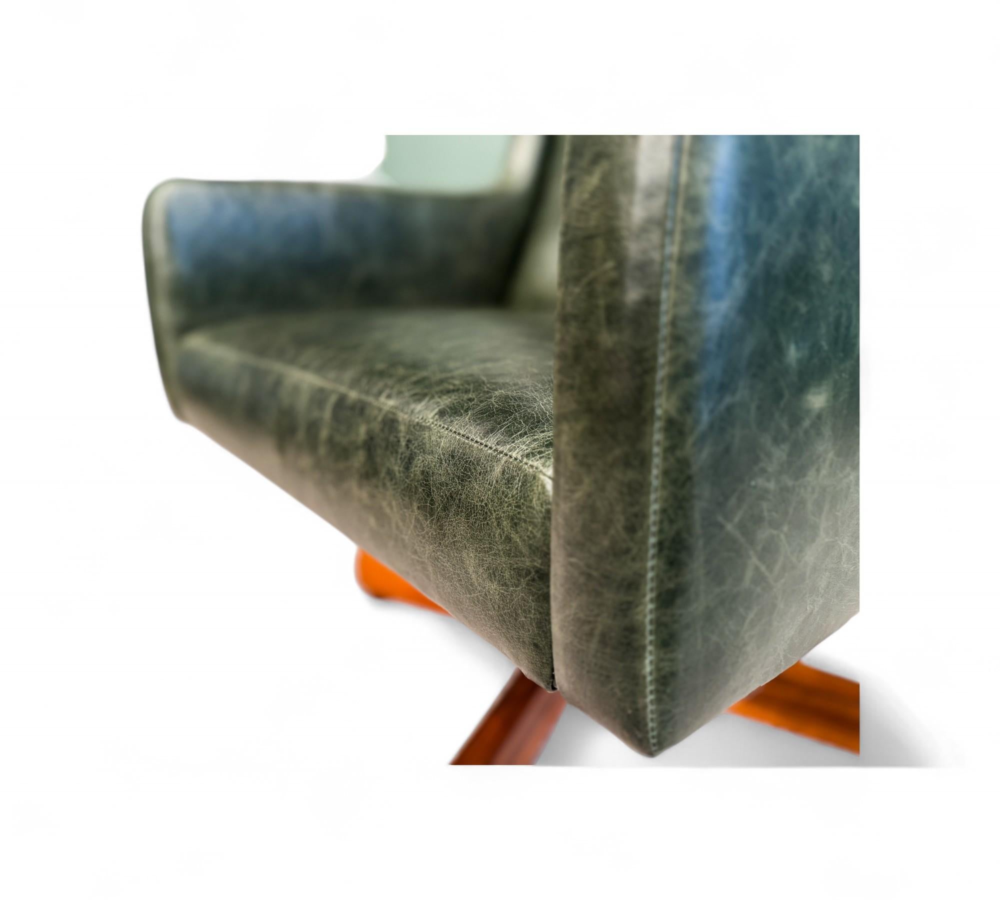 “Holperin” Armchair in Green Leather & Hardwood by Sergio Rodrigues, c. 1962s For Sale 5