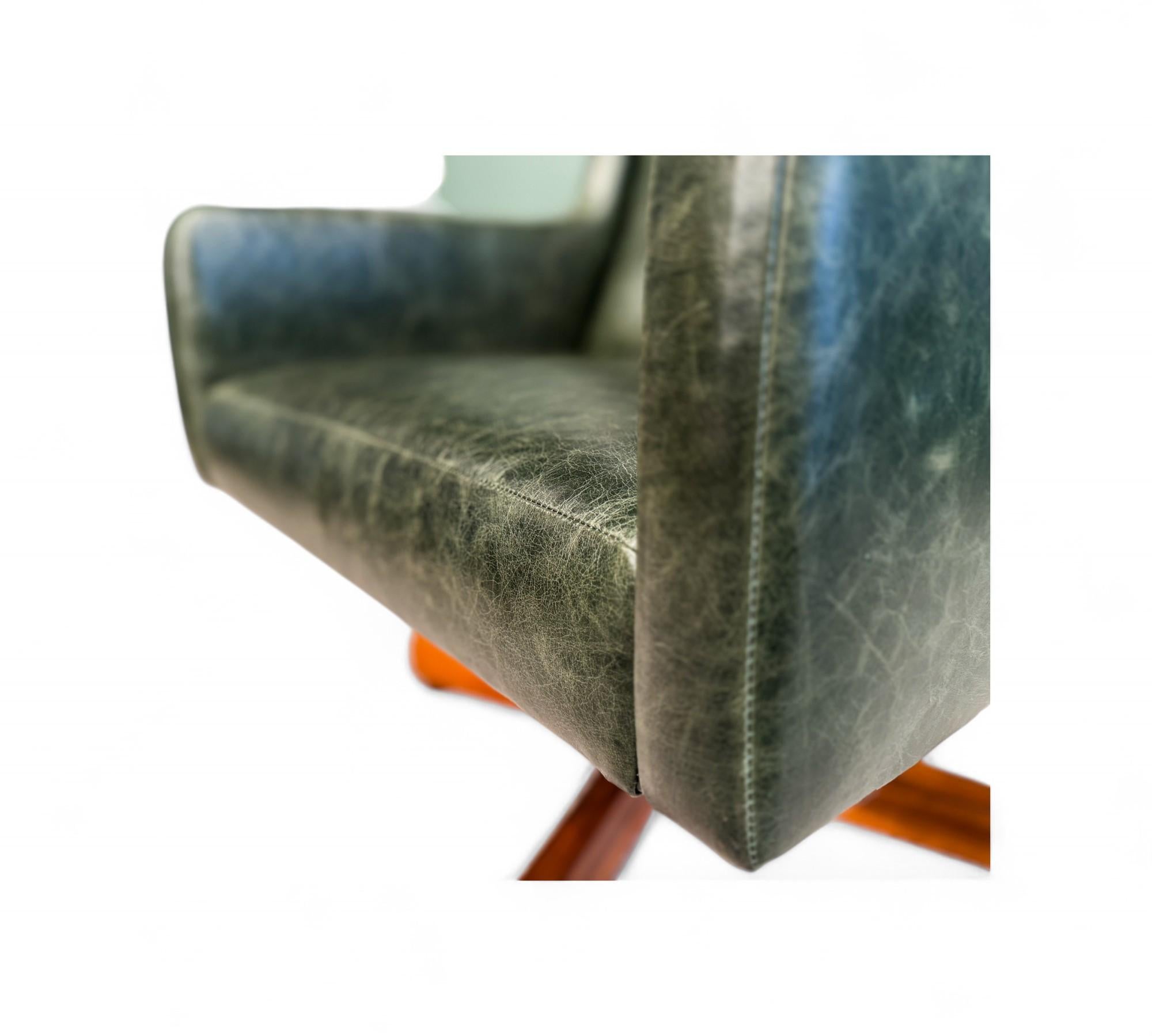 “Holperin” Armchair in Green Leather & Hardwood by Sergio Rodrigues, c. 1962s For Sale 6