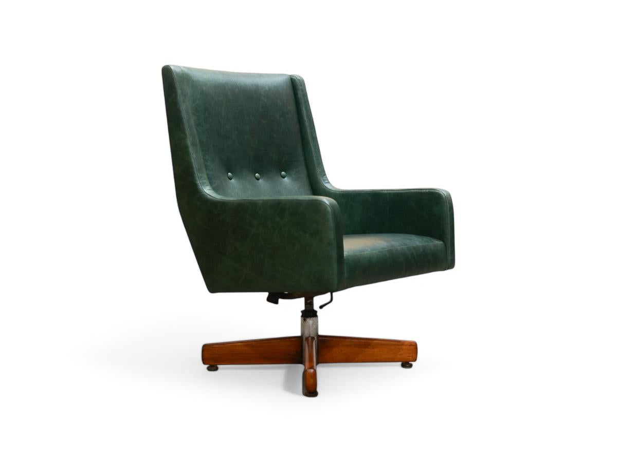 Mid-Century Modern “Holperin” Armchair in Green Leather & Hardwood by Sergio Rodrigues, c. 1962s For Sale
