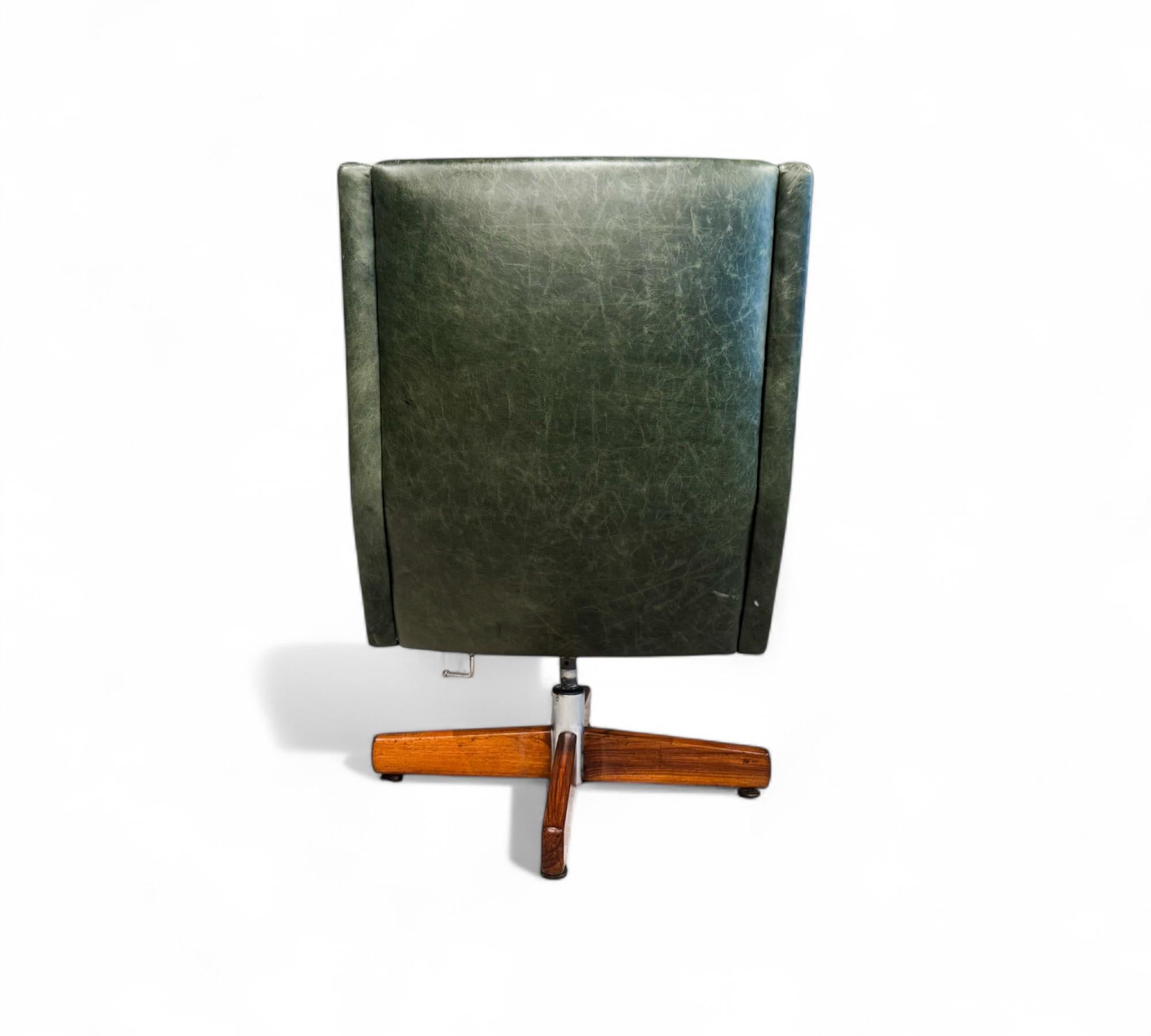 Brazilian “Holperin” Armchair in Green Leather & Hardwood by Sergio Rodrigues, c. 1962s For Sale