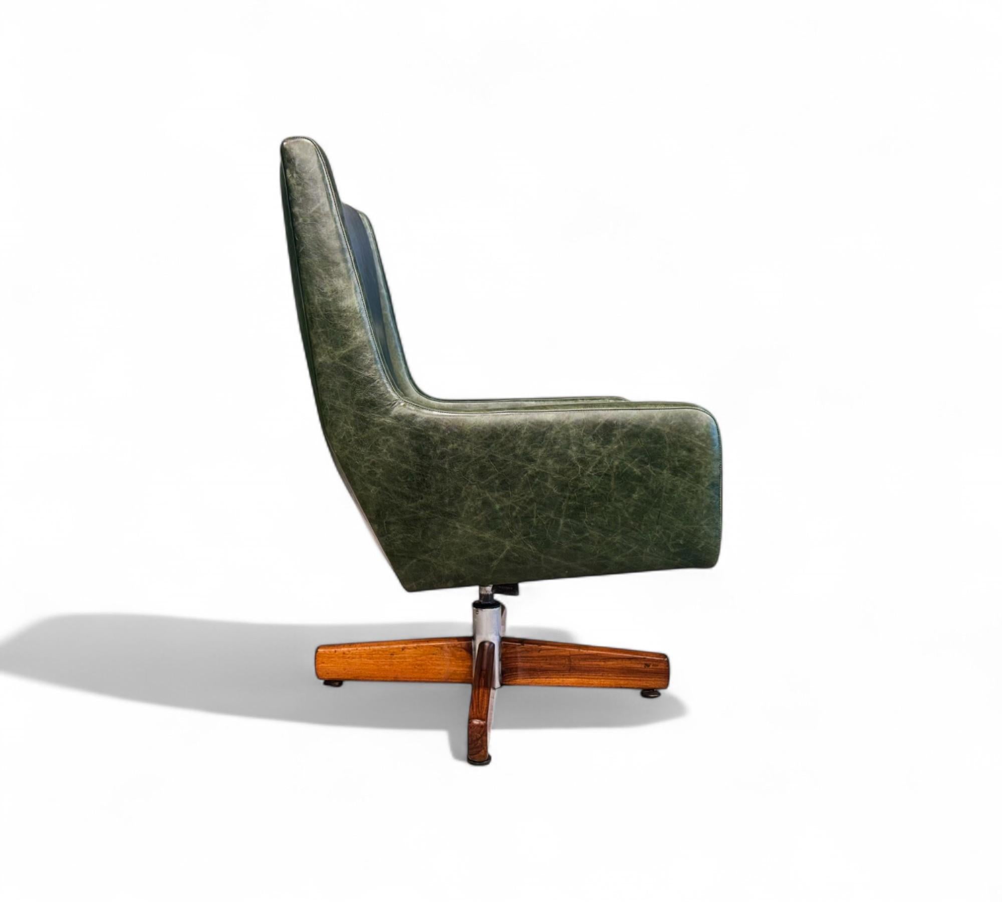 Woodwork “Holperin” Armchair in Green Leather & Hardwood by Sergio Rodrigues, c. 1962s For Sale