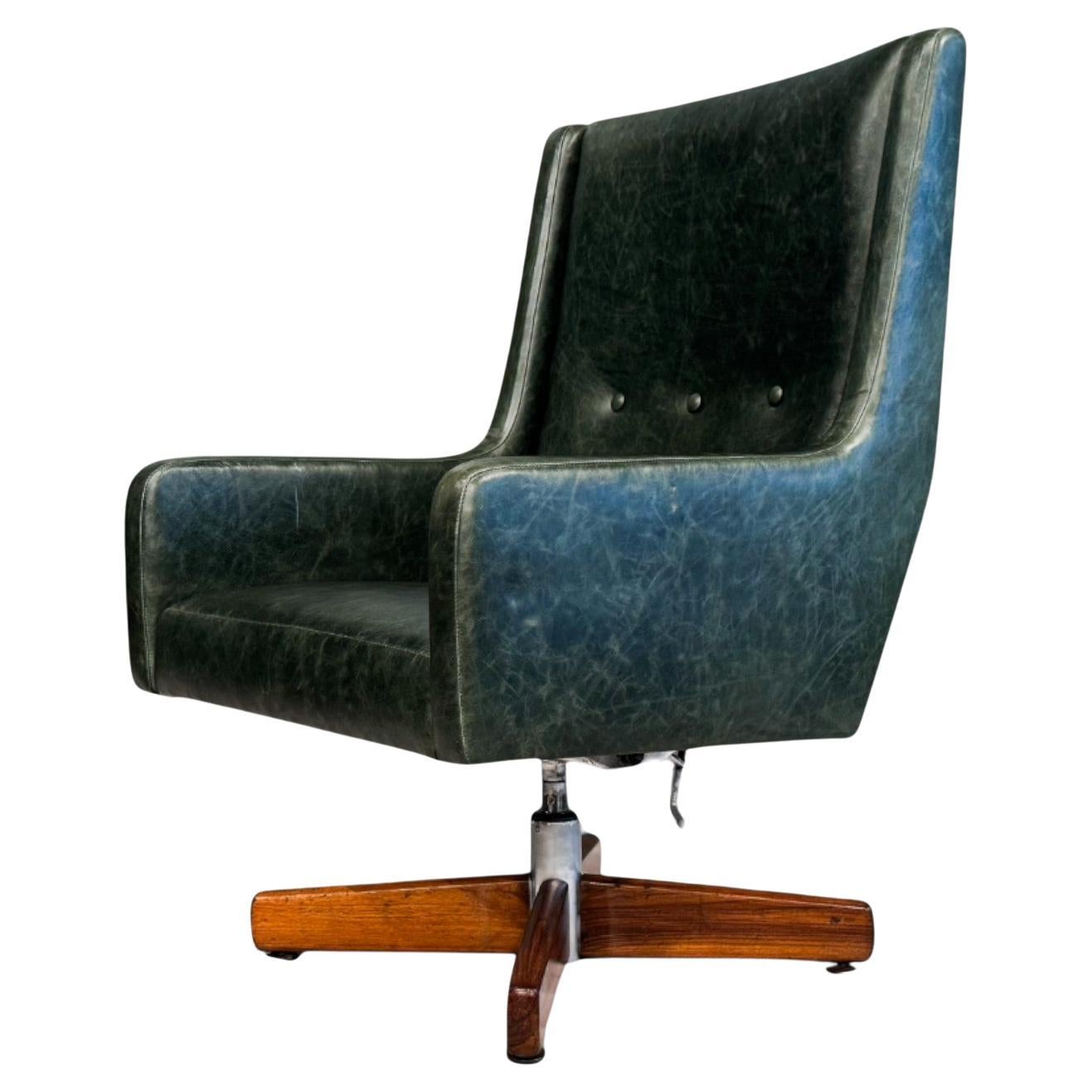 “Holperin” Armchair in Green Leather & Hardwood by Sergio Rodrigues, c. 1962s For Sale