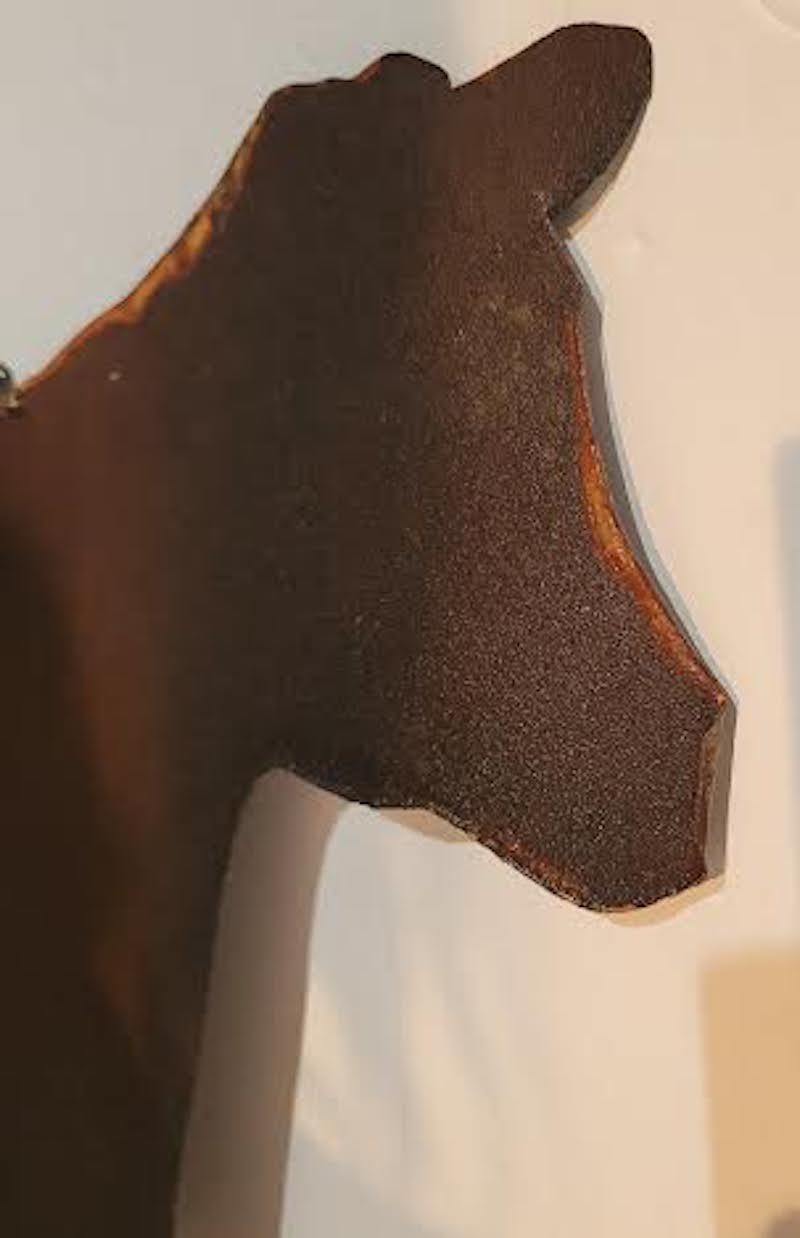 Holstein Milchfarbenes bemaltes Metallhandelsschild (20. Jahrhundert) im Angebot