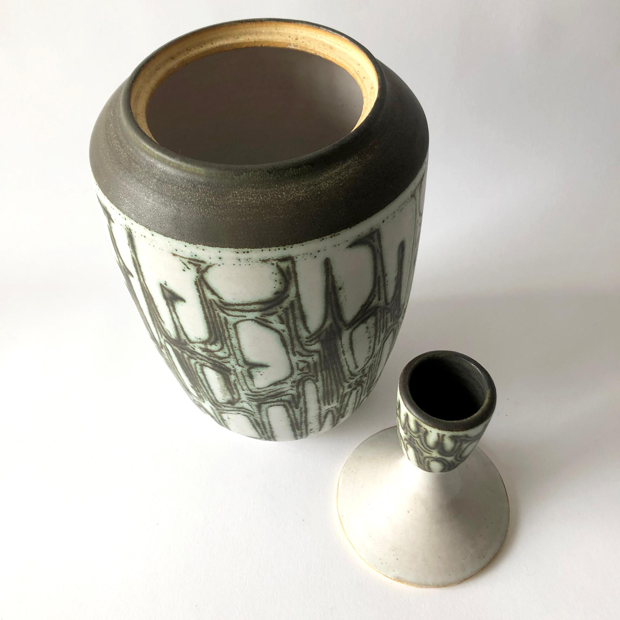 Holstrom Stoneware Modernist Studio Lidded Vessel In Good Condition In Palm Springs, CA