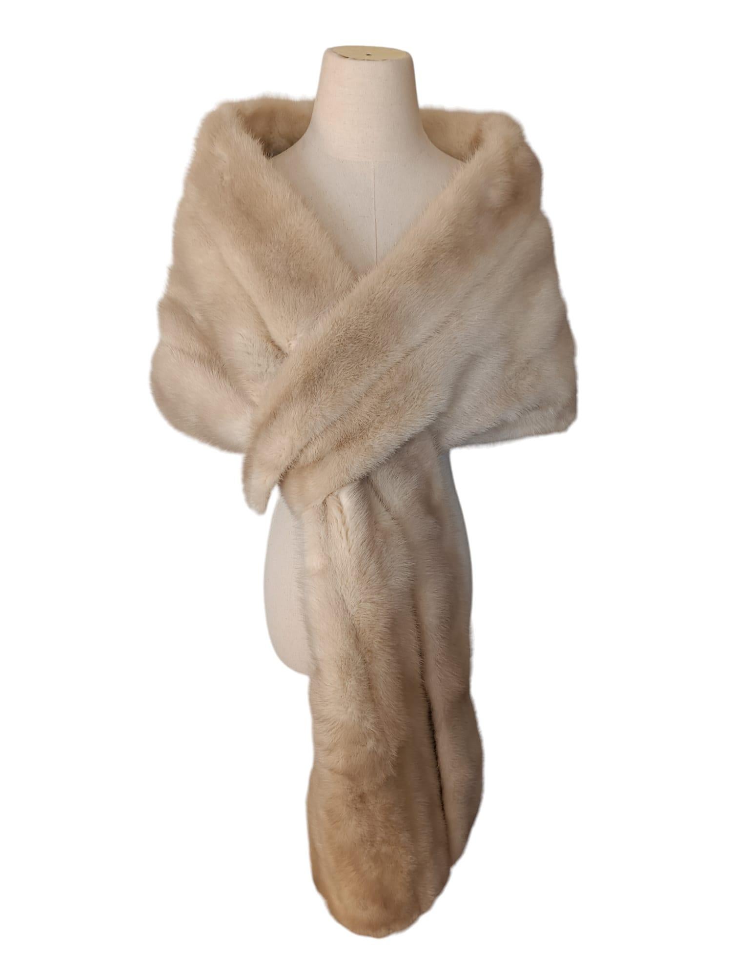 Holt Renfrew Blush mink Fur Cape Shrug Stole Boa wedding en vente 5