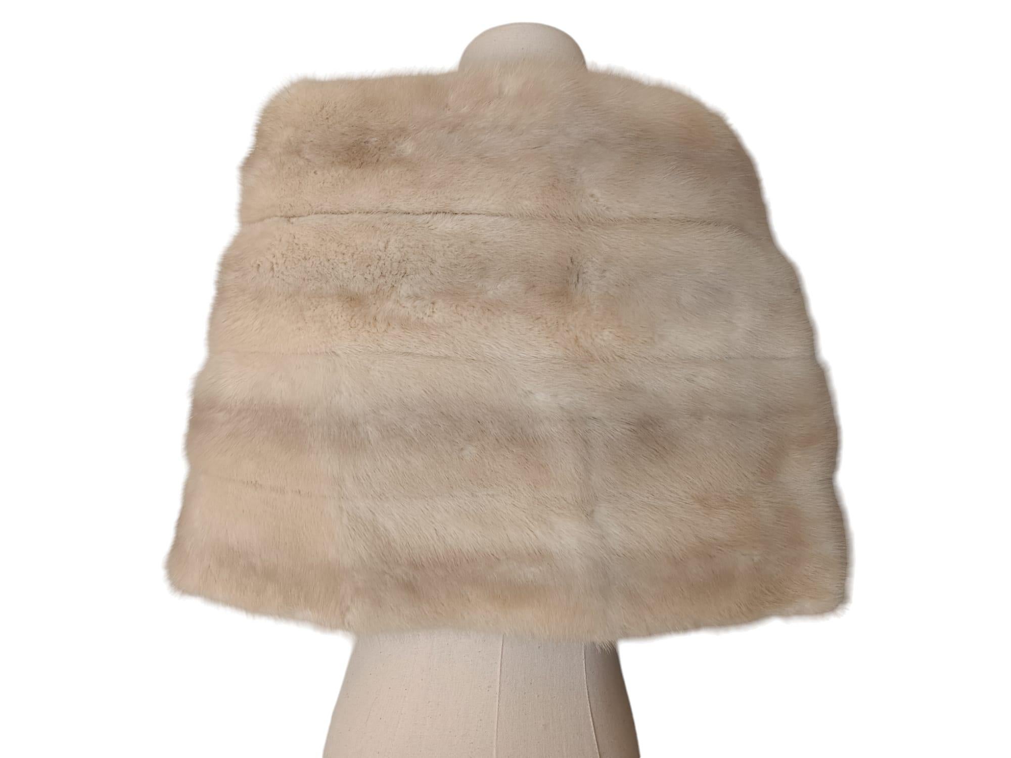 Holt Renfrew Blush mink Fur Cape Shrug Stole Boa wedding en vente 6