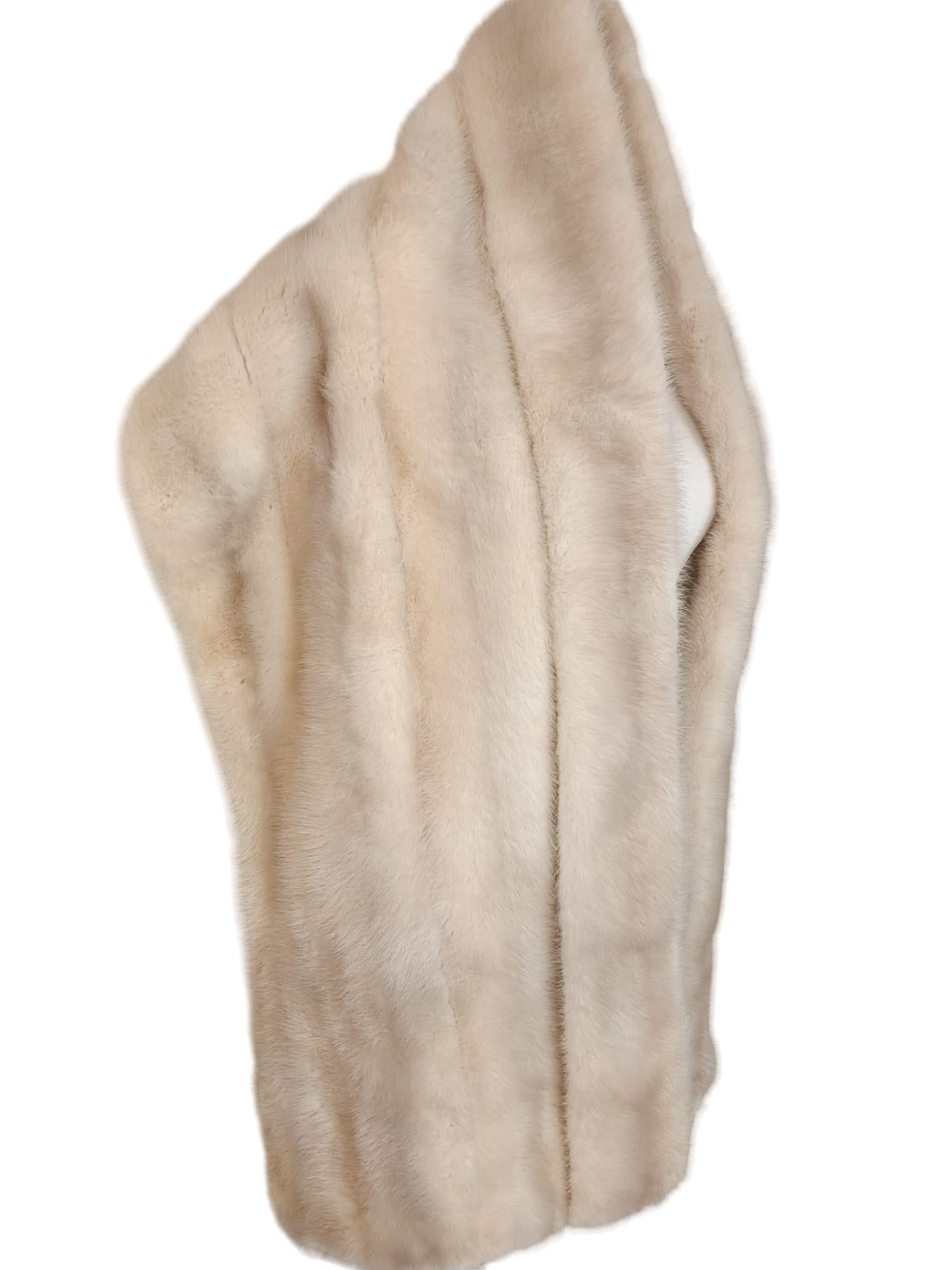 Holt Renfrew Blush mink Fur Cape Shrug Stole Boa wedding en vente 1