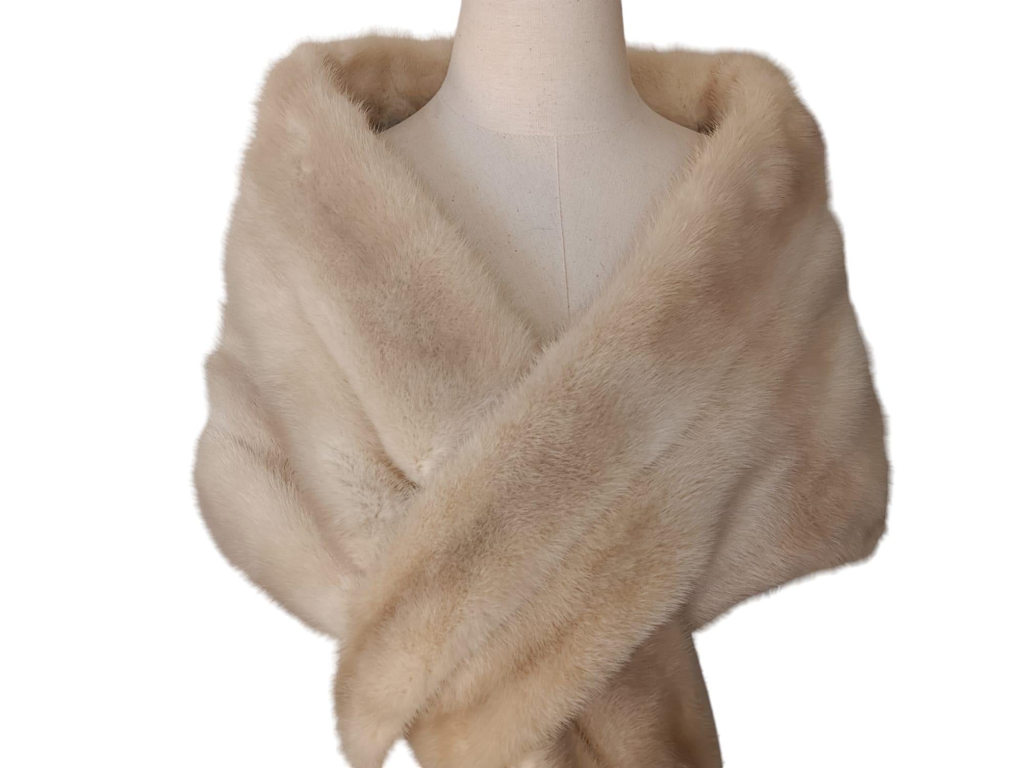 Holt Renfrew Blush mink Fur Cape Shrug Stole Boa wedding en vente 3