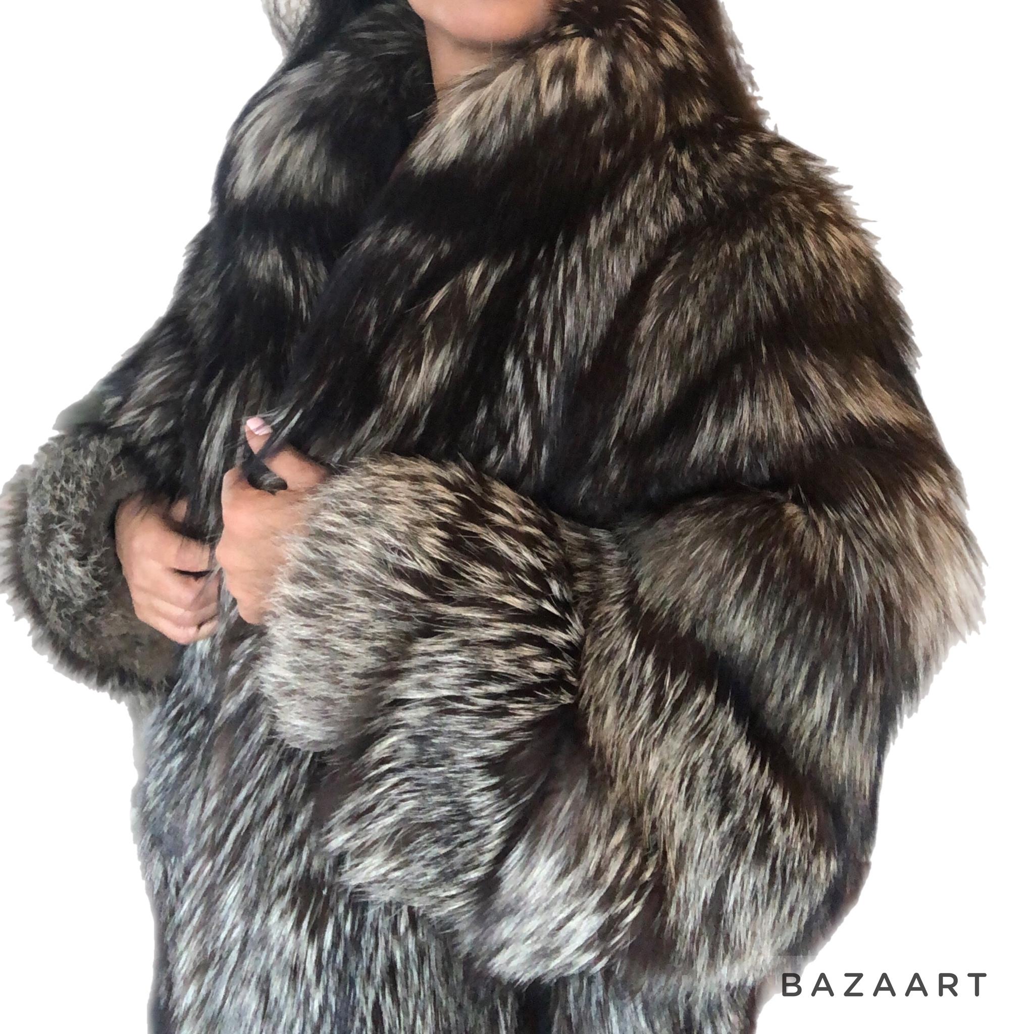 Holt Renfrew Dyed Silver Fox Fur Stroller Coat (Size 10-M) For Sale 1