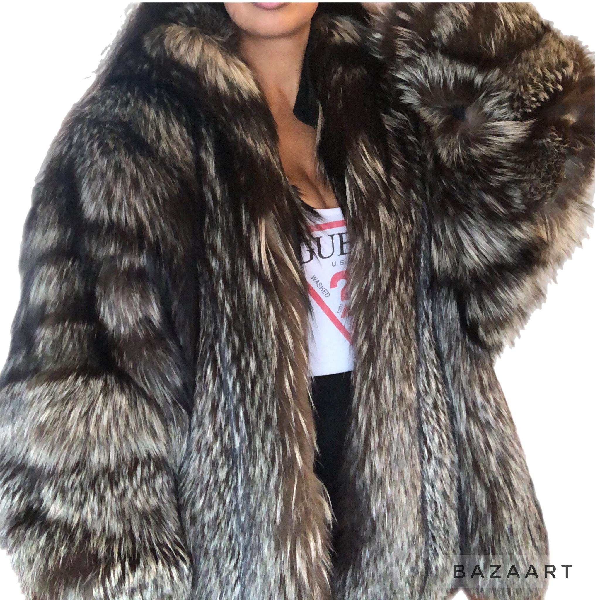 Manteau de poussette en fourrure de renard teintée Silver de Holt Renfrew (Taille 10-M) en vente 3