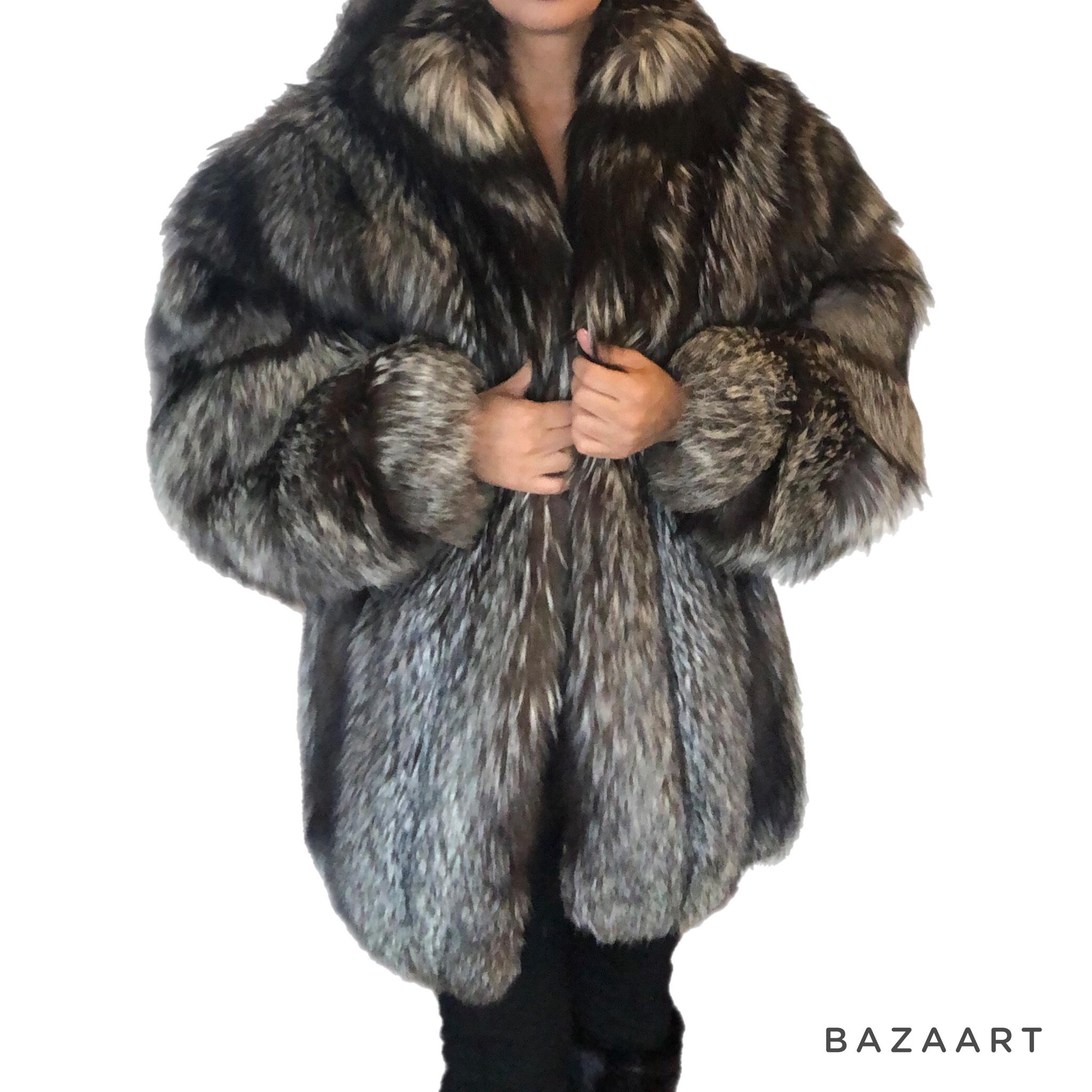 Manteau de poussette en fourrure de renard teintée Silver de Holt Renfrew (Taille 10-M) en vente 4