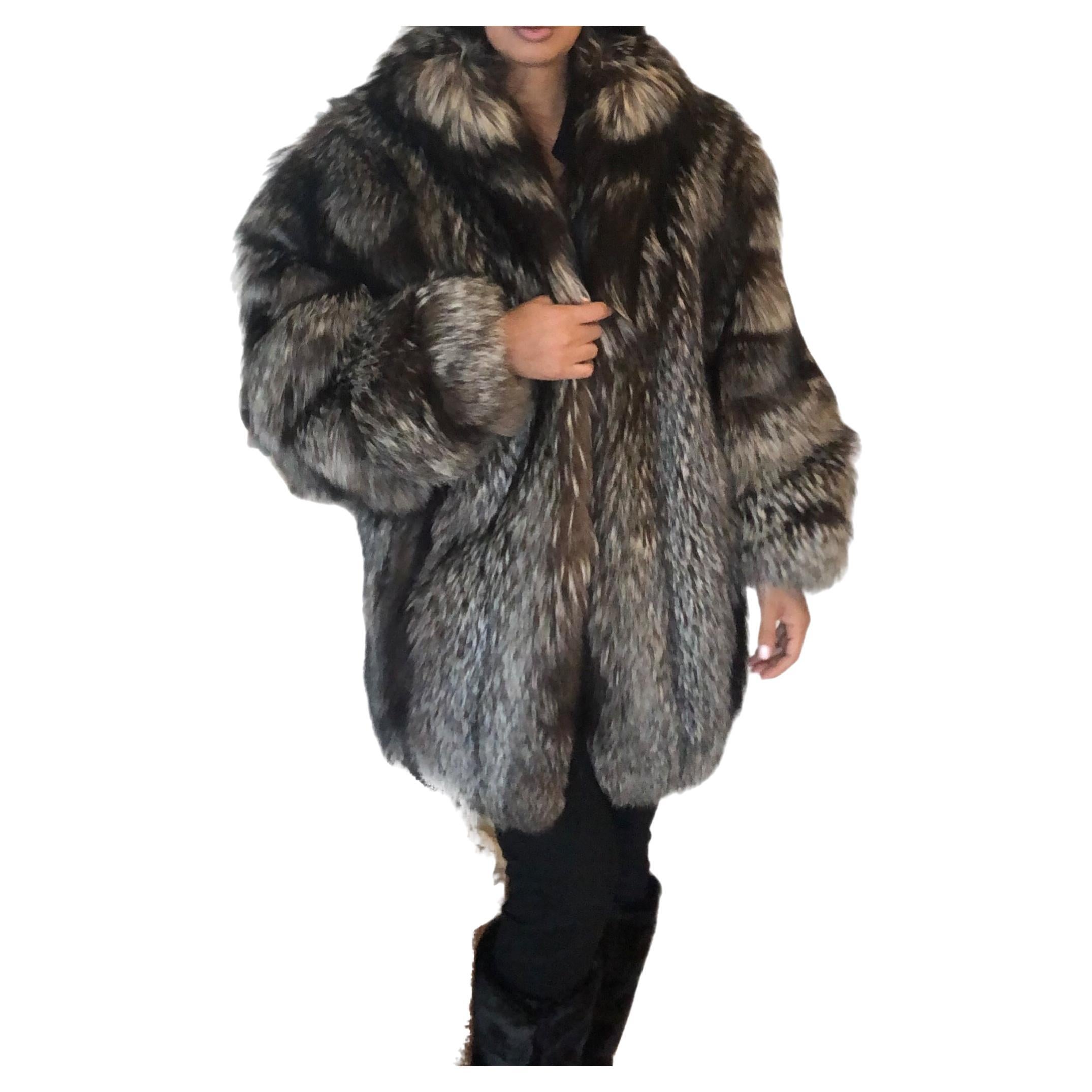 Holt Renfrew Dyed Silver Fox Fur Stroller Coat (Size 10-M) For Sale