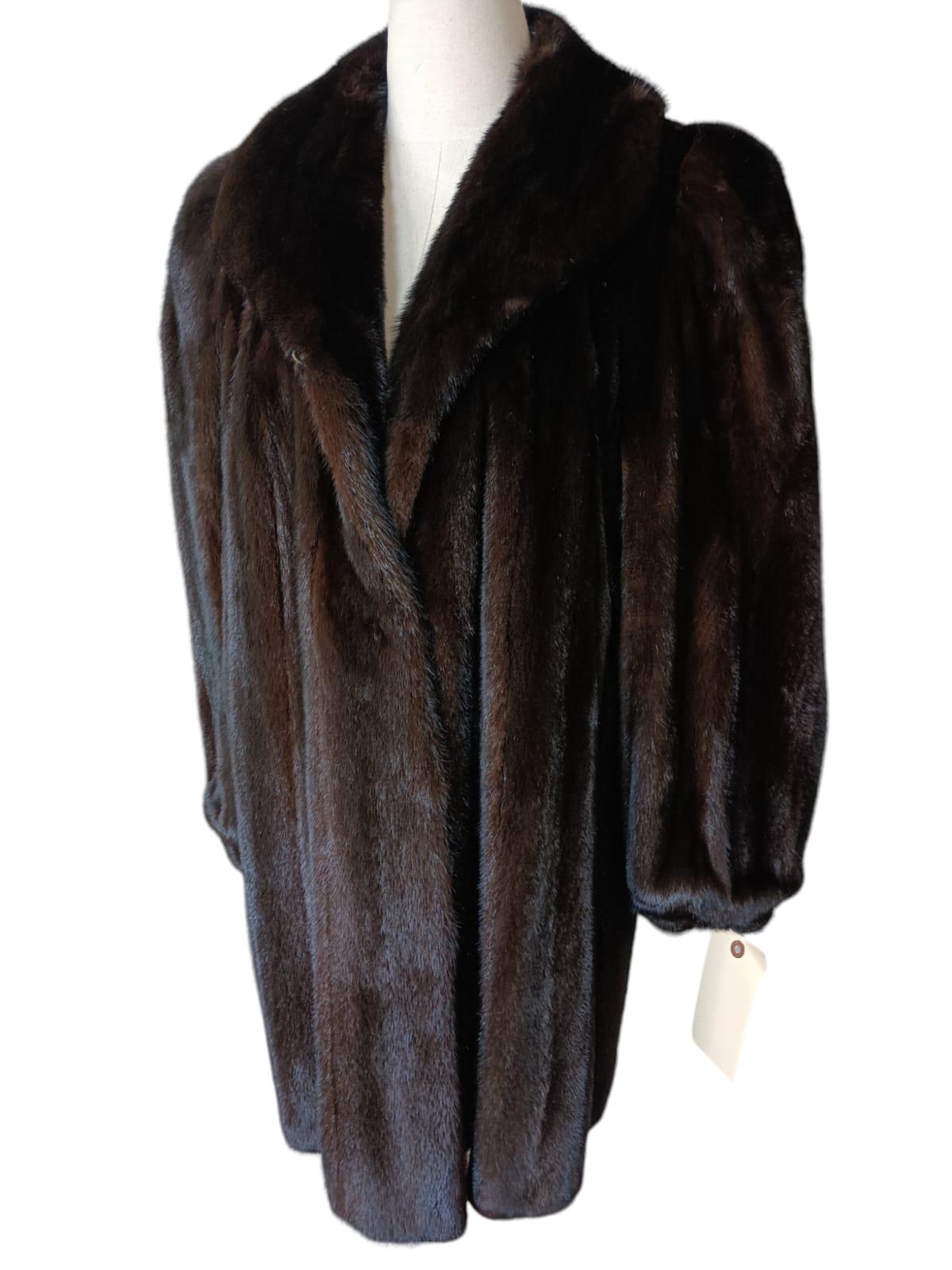 Holt Renfrew Mink Fur Coat (Size 14-L) For Sale 7