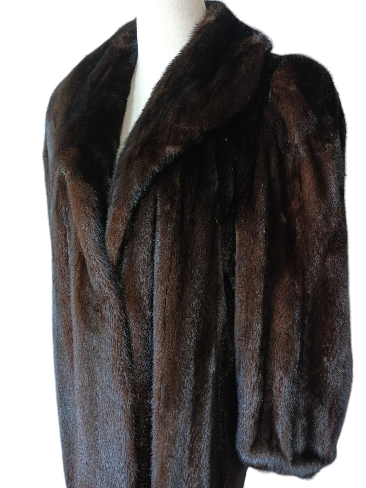 Holt Renfrew Mink Fur Coat (Size 14-L) For Sale 8