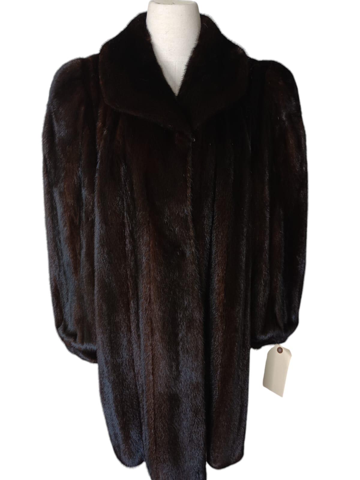 Holt Renfrew Mink Fur Coat (Size 14-L) For Sale 9