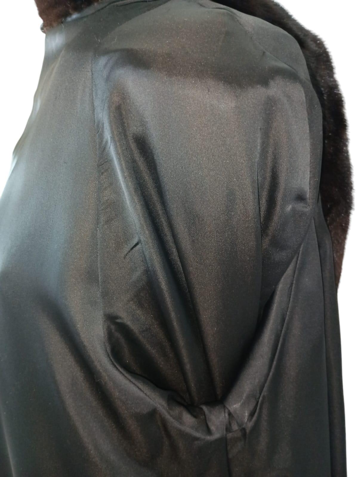 Holt Renfrew Mink Fur Coat (Size 14-L) For Sale 10