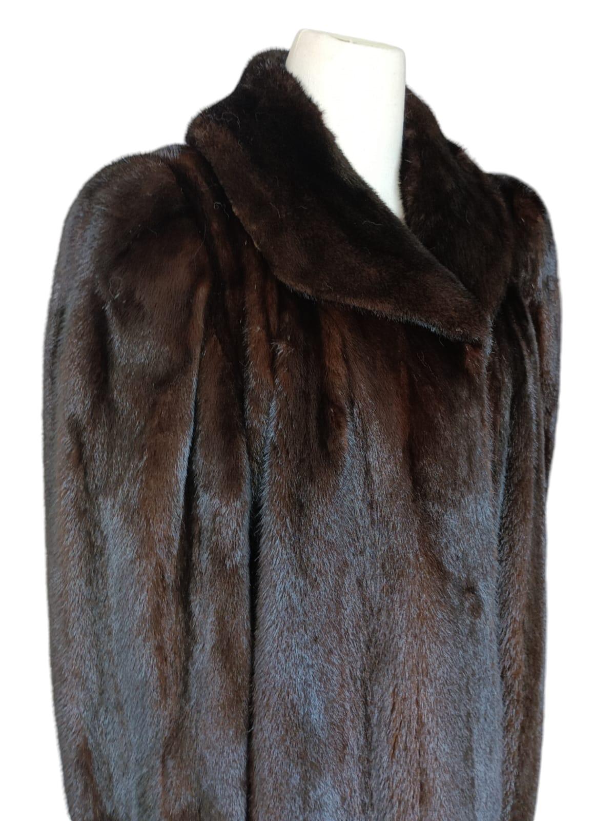 Black Holt Renfrew Mink Fur Coat (Size 14-L) For Sale
