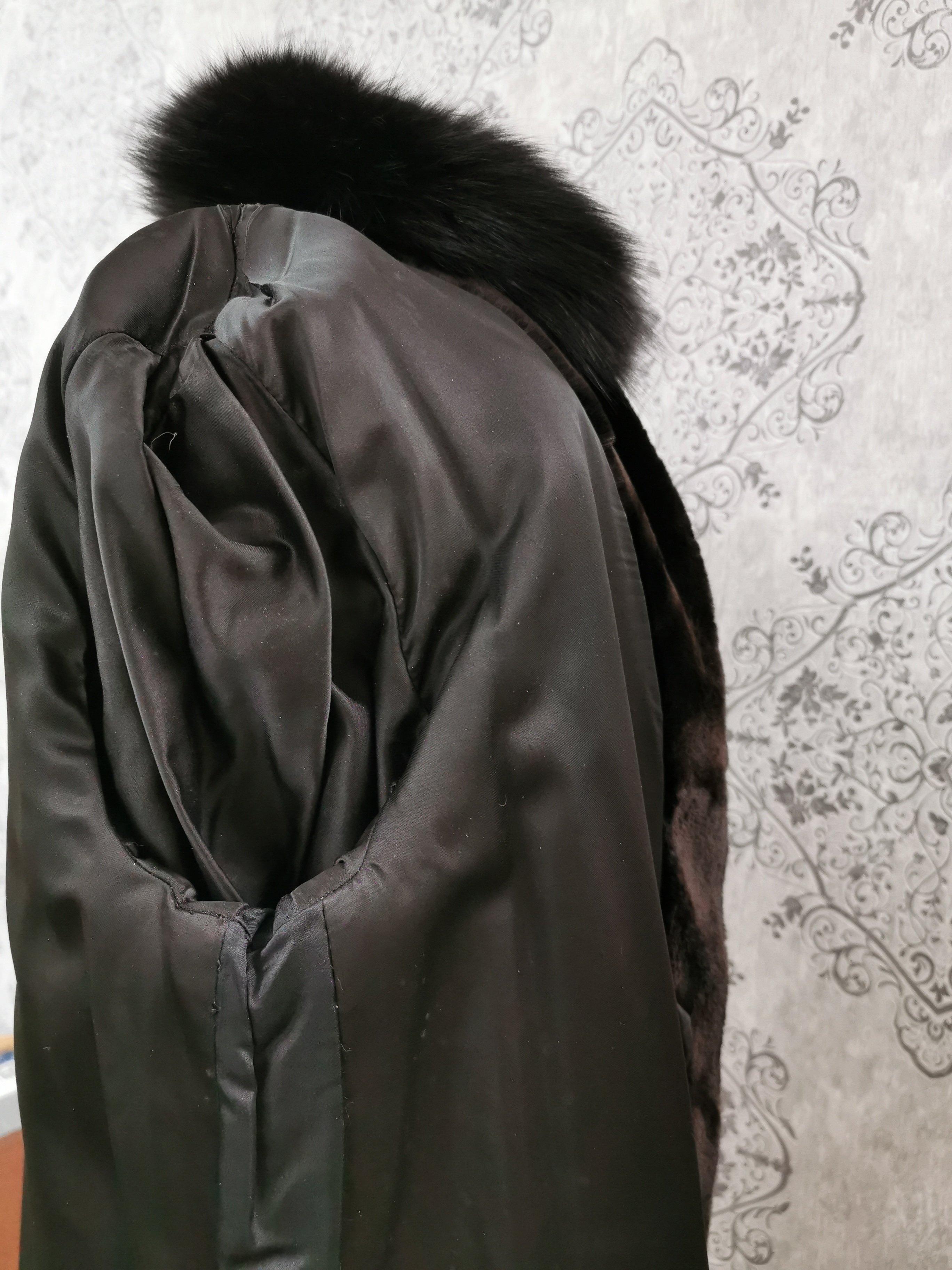 Holt Renfrew Alaskan seal fur coat with fox fur trim size 8 3