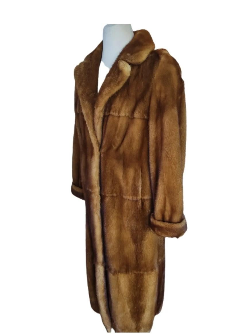 Holt Renfrew whiskey female mink Fur coat men's 44 silk 
MENS or WOMENS HOLT RENFREW
Measurement :
Length : 53
Shoulder : 22.5
Sleeves : 31-28
Bust : 48
Sweep : 64