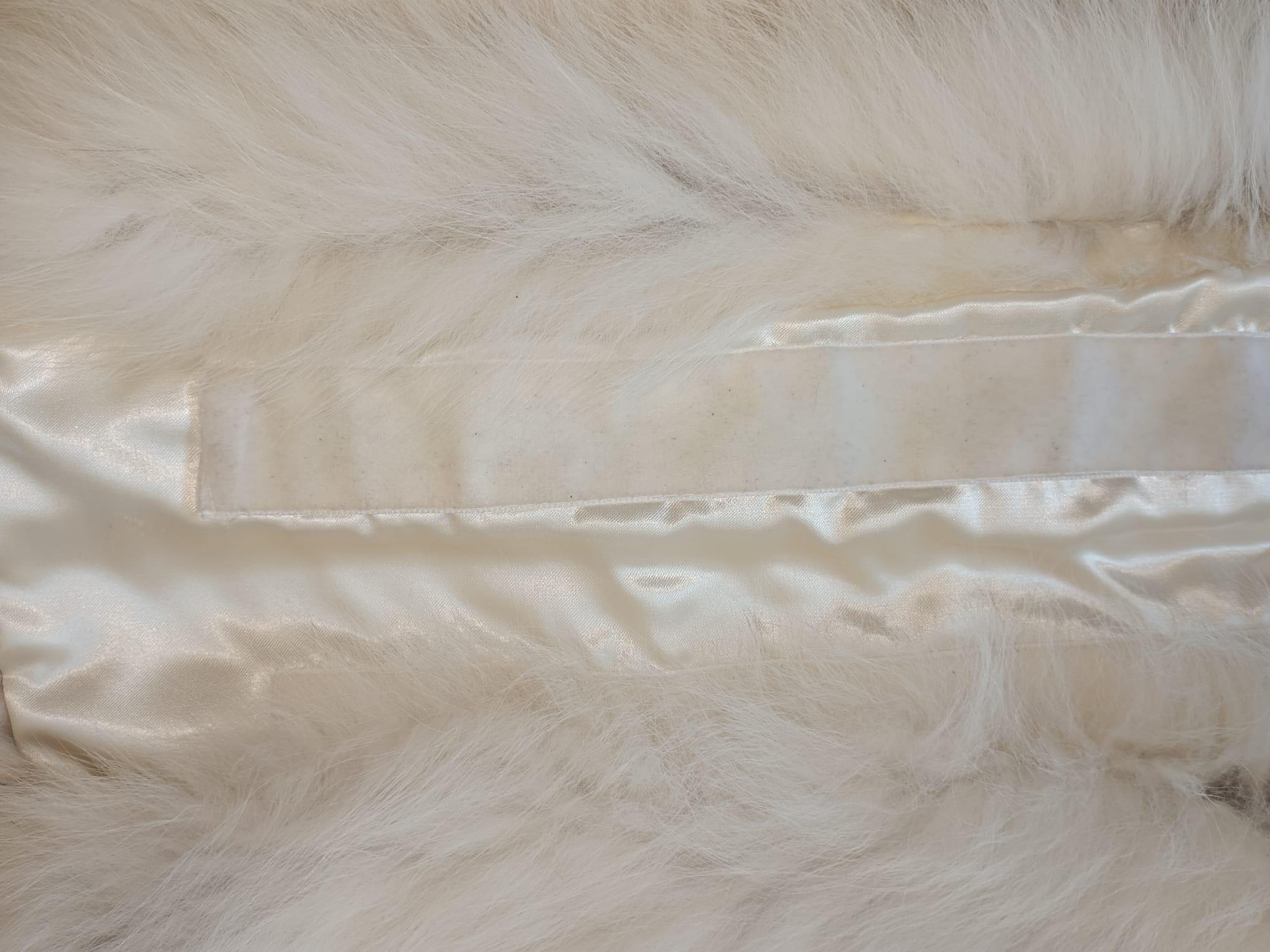 Holt Renfrew White Fox Fur Cape Shrug Stole Boa wedding in vendita 7