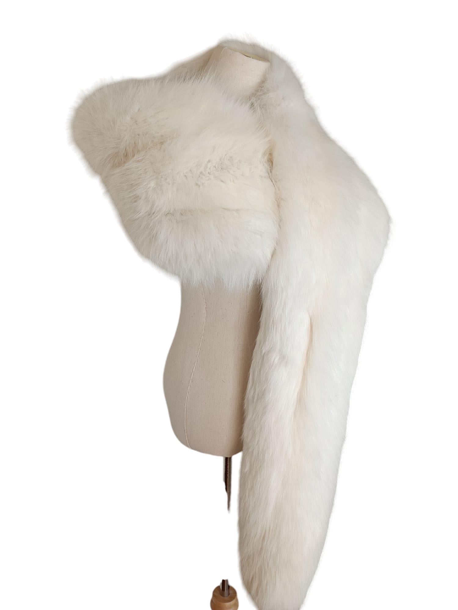 Bianco Holt Renfrew White Fox Fur Cape Shrug Stole Boa wedding in vendita