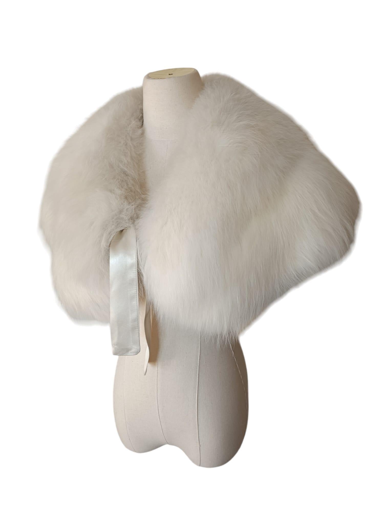 Brown Holt Renfrew White Fox Fur Cape Shrug Stole Boa wedding For Sale