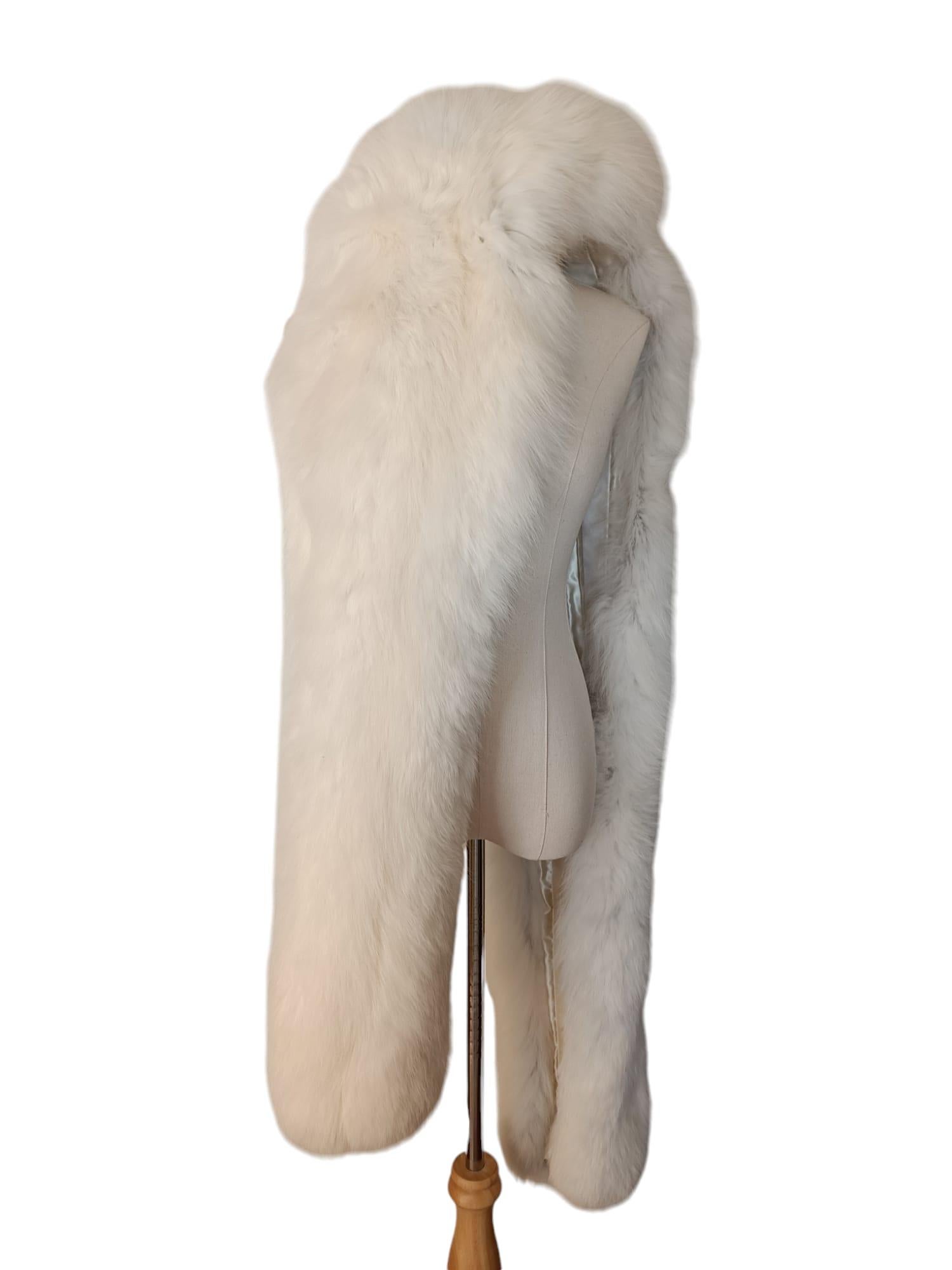 Holt Renfrew White Fox Fur Cape Shrug Stole Boa wedding in vendita 1