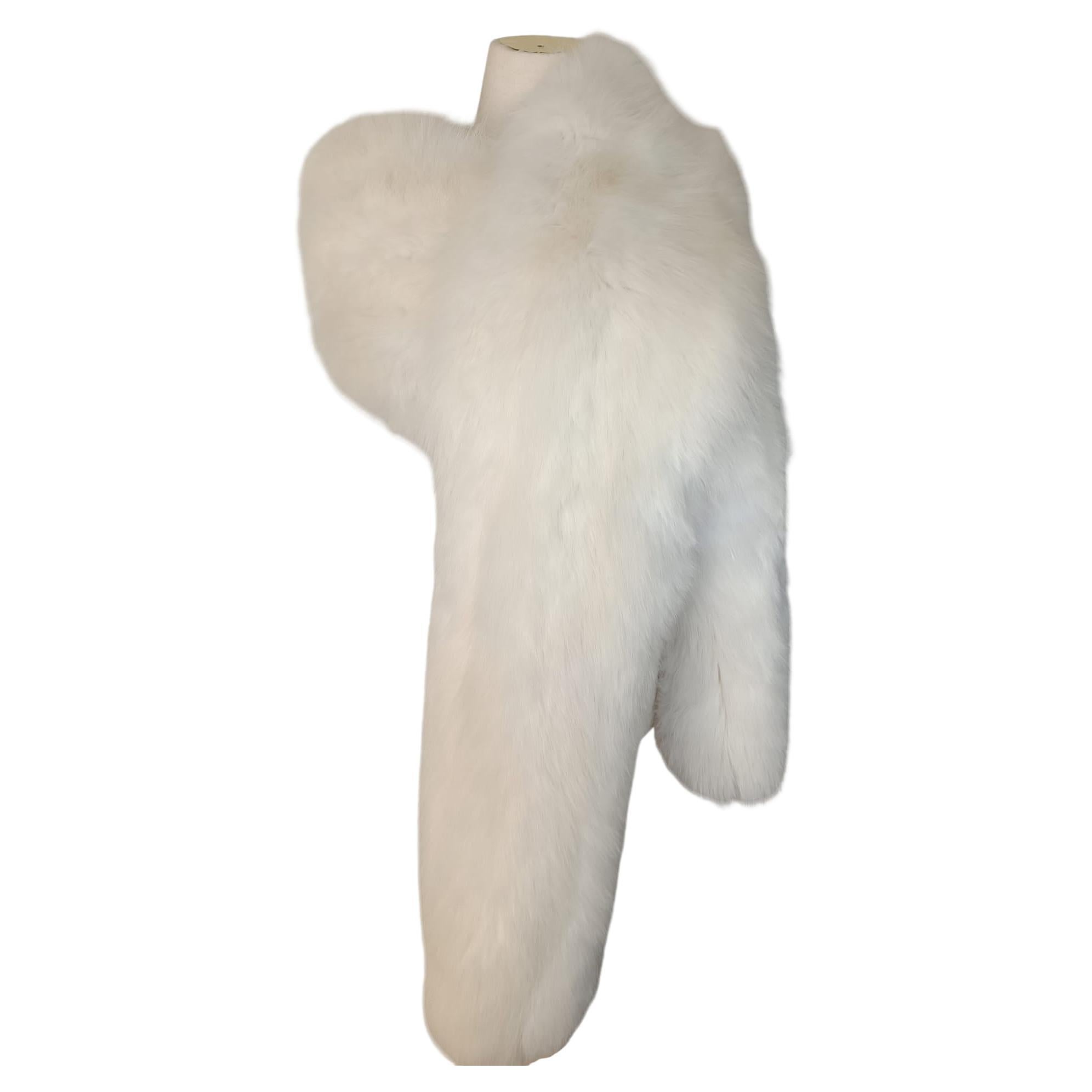 Holt Renfrew White Fox Fur Cape Shrug Stole Boa wedding in vendita