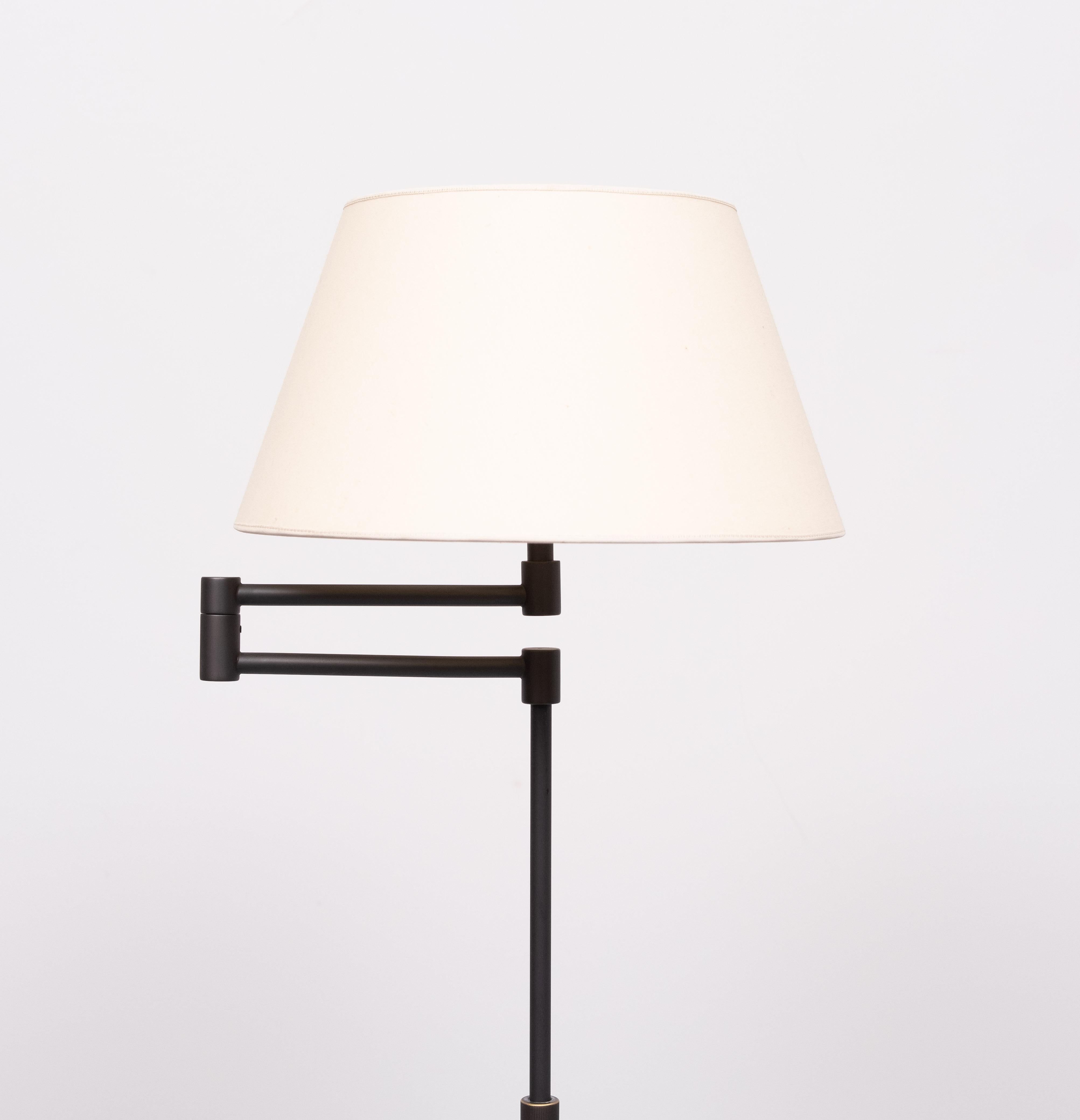 Laiton Lampadaire The Moderns à bras pivotant  Allemagne en vente