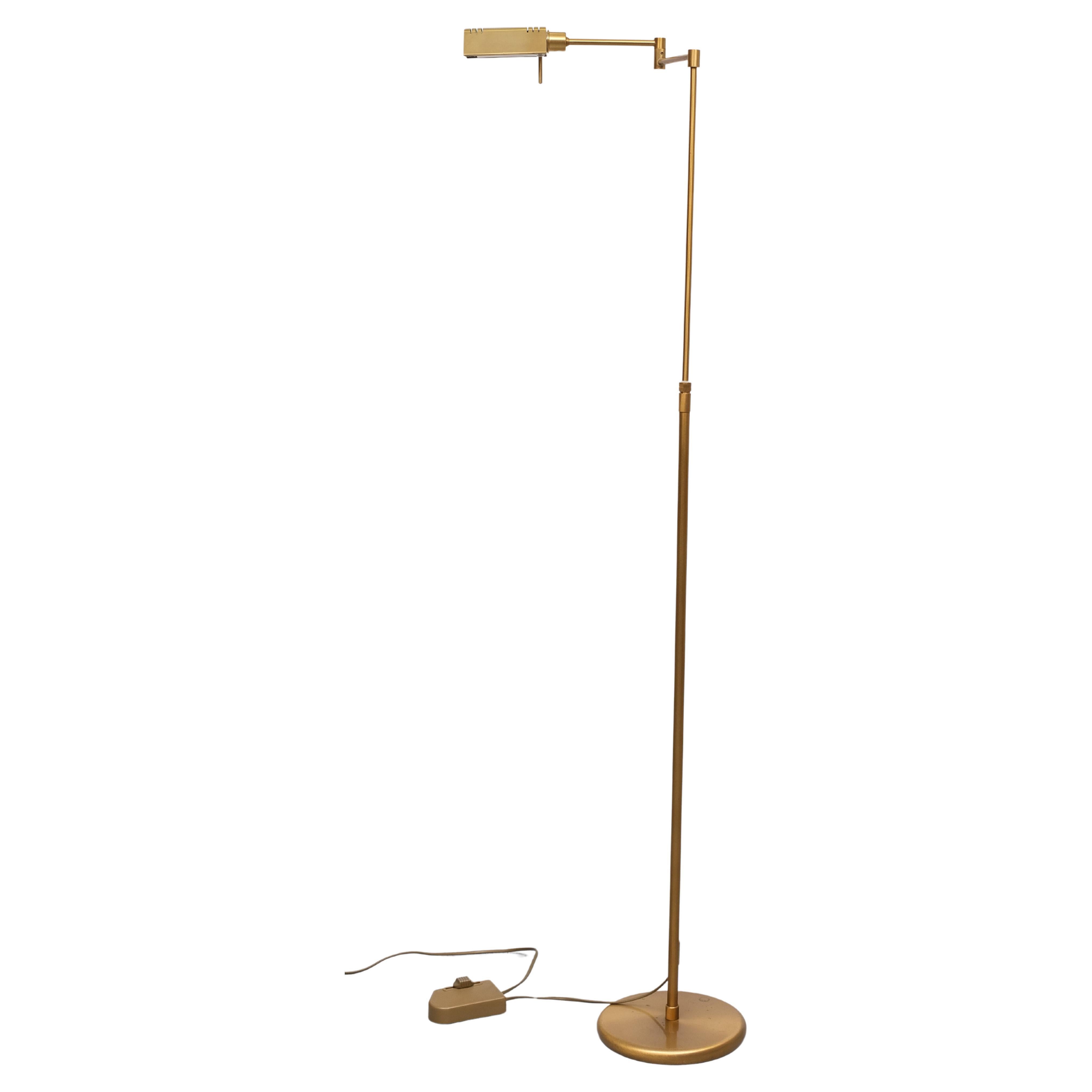 Très beau lampadaire halogène Holtkotter. Réglable en hauteur .
Livré avec un gradateur en bon état de marche. Allemagne, années 1980 
l'usure normale.