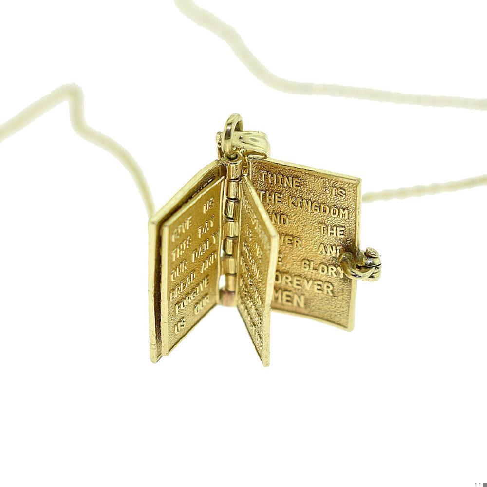 Collana con ciondolo a forma di ciondolo in oro giallo con la Bibbia e le preghiere del Signore In condizioni buone in vendita a Miami, FL
