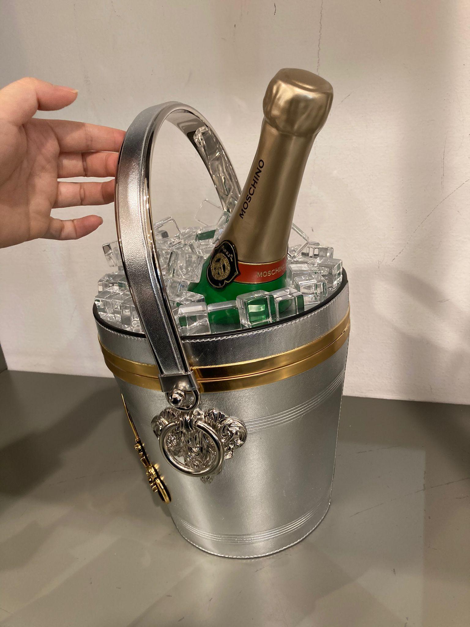 LE GRAAL ! MOSCHINO COUTURE JEREMY SCOTT CHAMPAGNE ICE BUCKET BAG Leather AW22 Excellent état - En vente à Los Angeles, CA