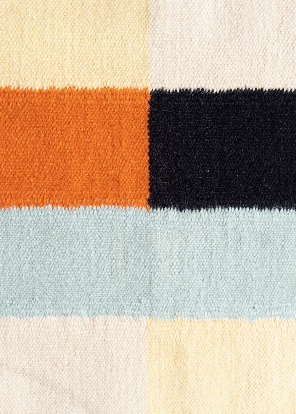 Holy Spice - Design Kelim-Teppich Liver Studio Mailand Wollteppich Baumwolle handgewebt

Dieser Teppich wurde von Liver entworfen, einem kreativen Studio mit Sitz in Mailand, Italien. Die aus einem geometrischen Raster zusammengesetzten Farben