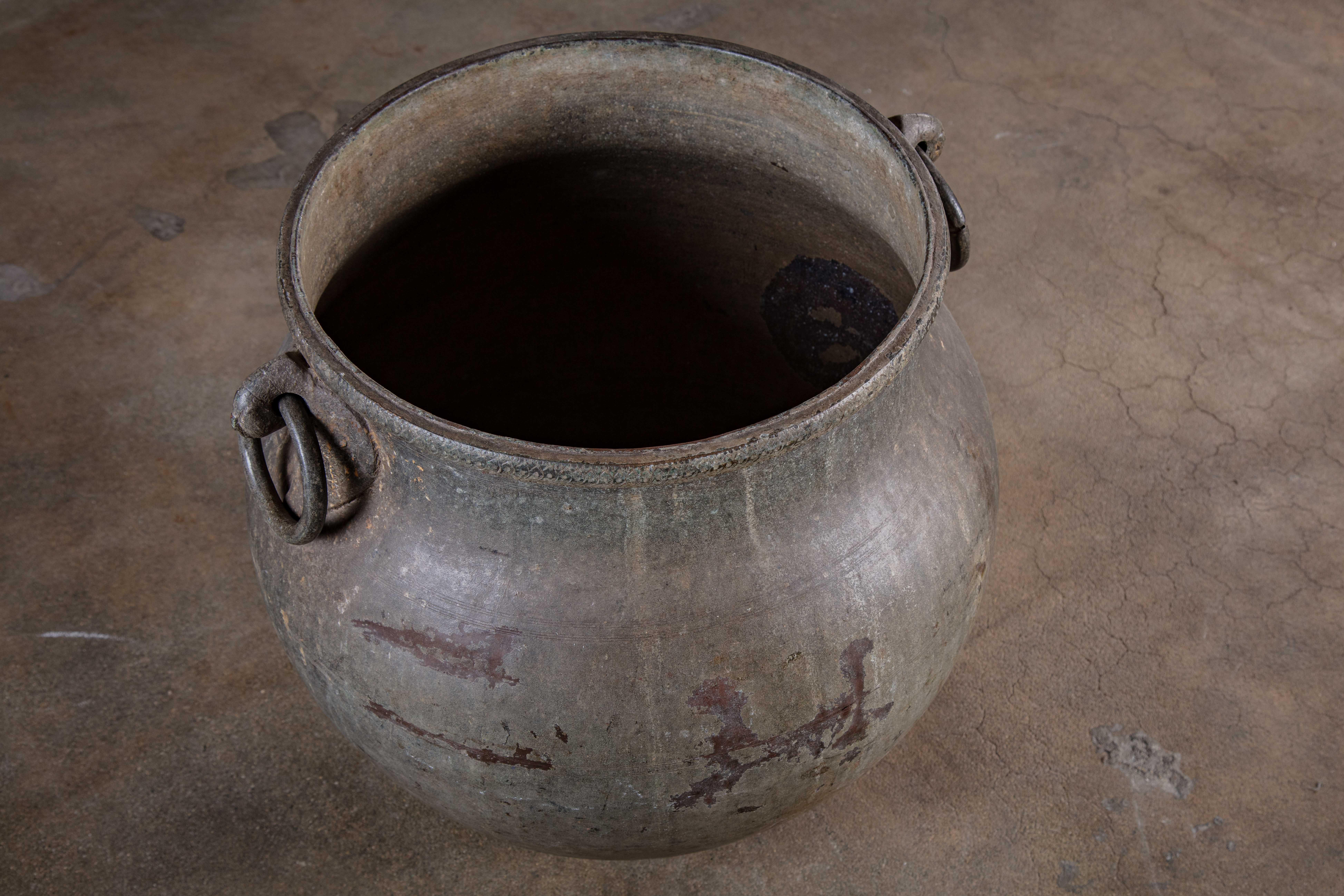 XIXe siècle Récipient en bronze pour l'eau bénite