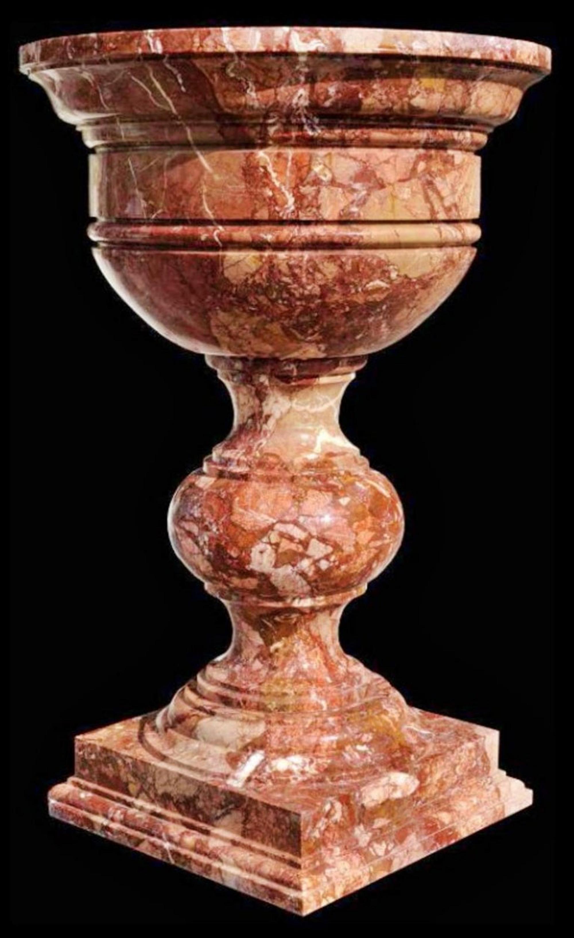 Holy water from Friuli - Italy early 20th century
Breccia partridge, copy of a seventeenth-century artefact
Height 105cm
Diameter 70cm
Width70cm
Depth 40cm
Perfect conditions.


