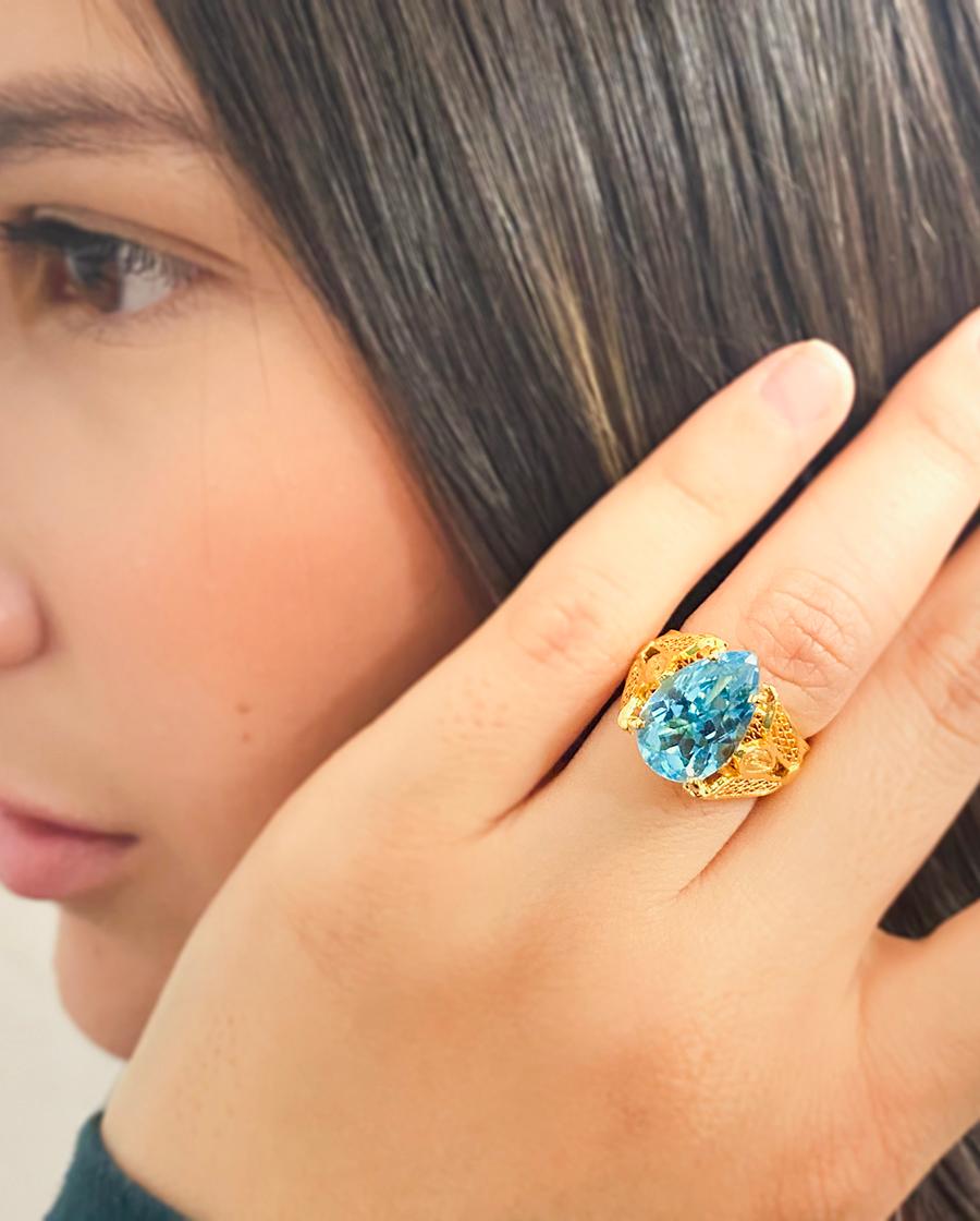 Holystone Indira Blue Topaz Ring with 5.6 Carat Blue Topaz in 18K Gold Vermeil In New Condition For Sale In Brooklyn, NY